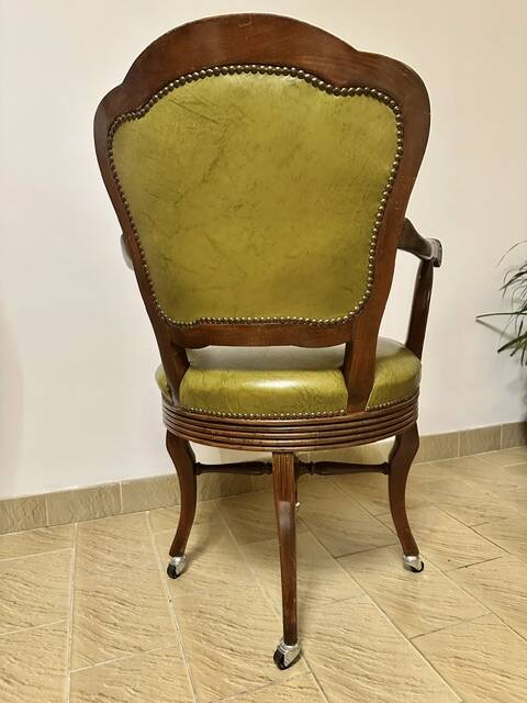 Chesterfield office chair
