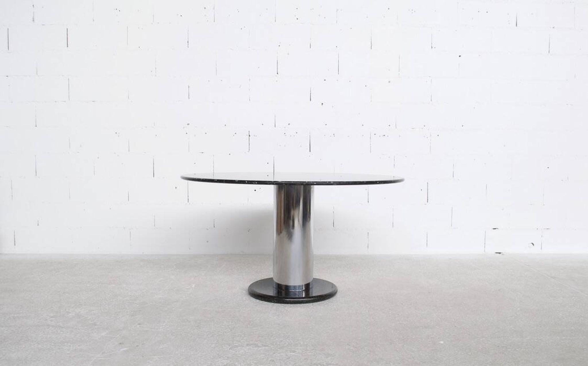 Table lotorosso by Ettore Sottsass, marble, Poltronova publisher, 1965.