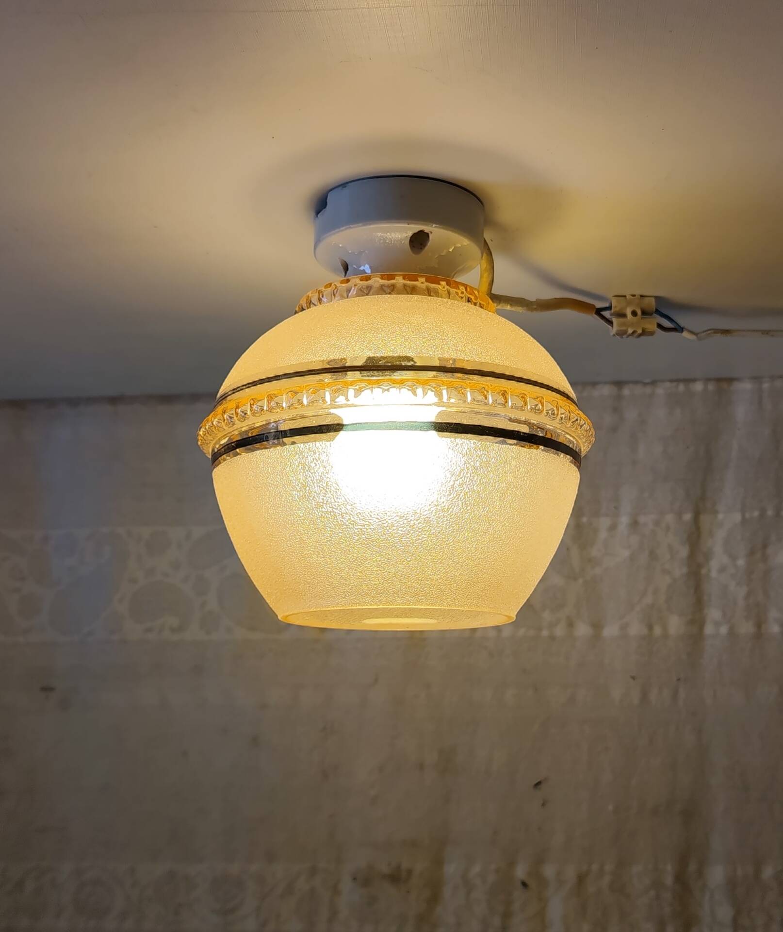 Art Deco ceiling light in porcelain and pink glass - mid 20th century
