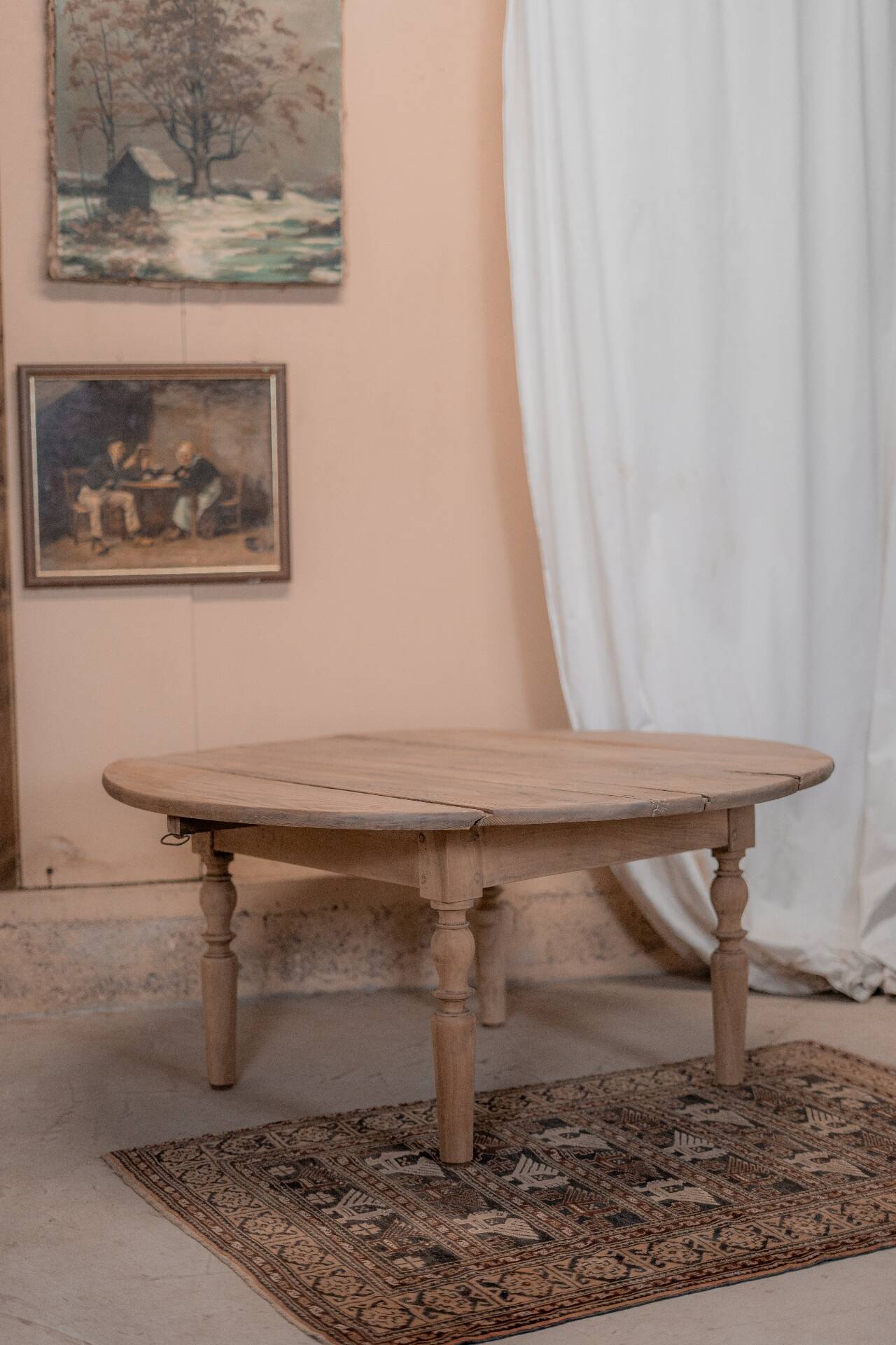 Round coffee table
