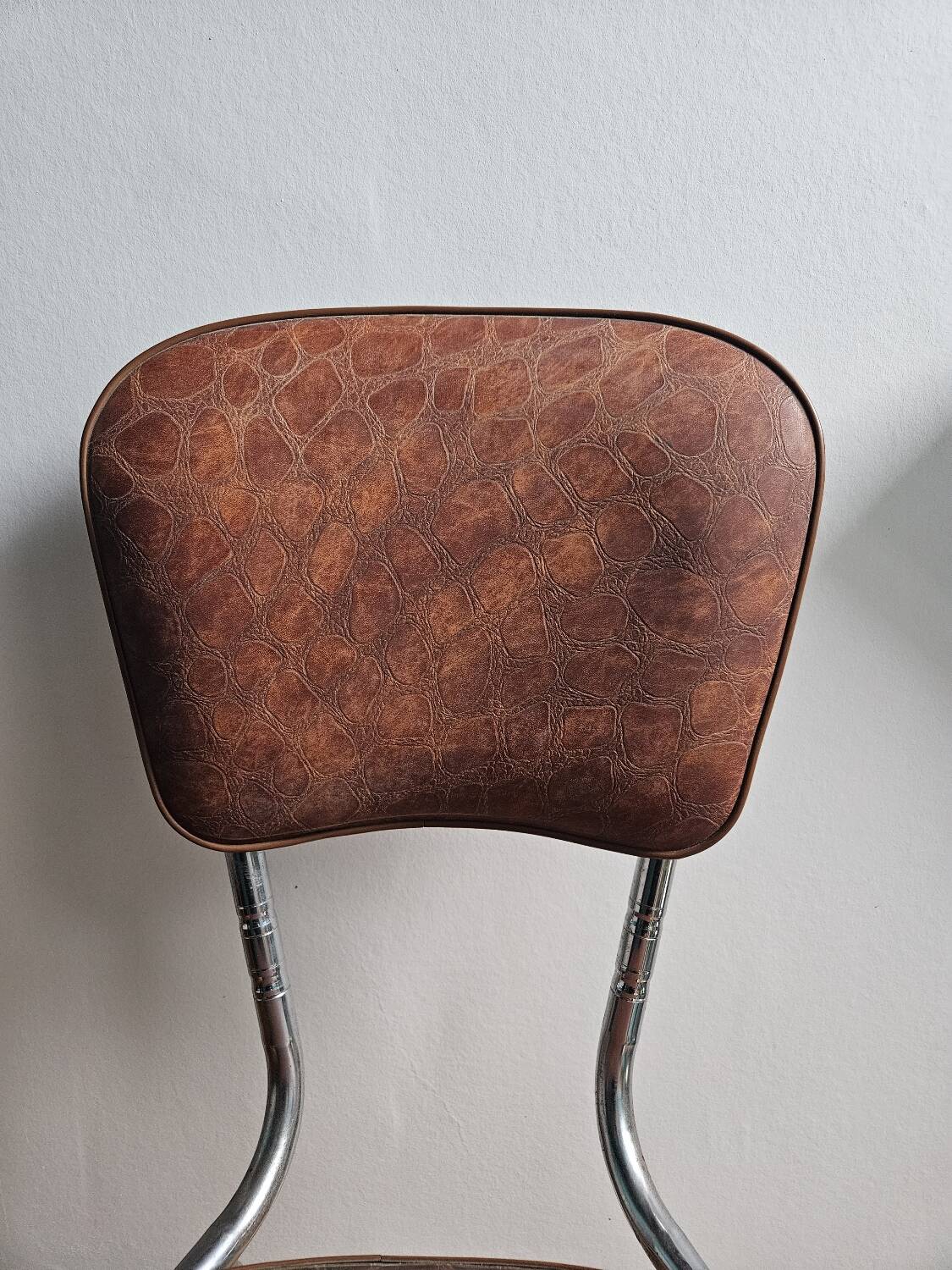 70s crocodile chair