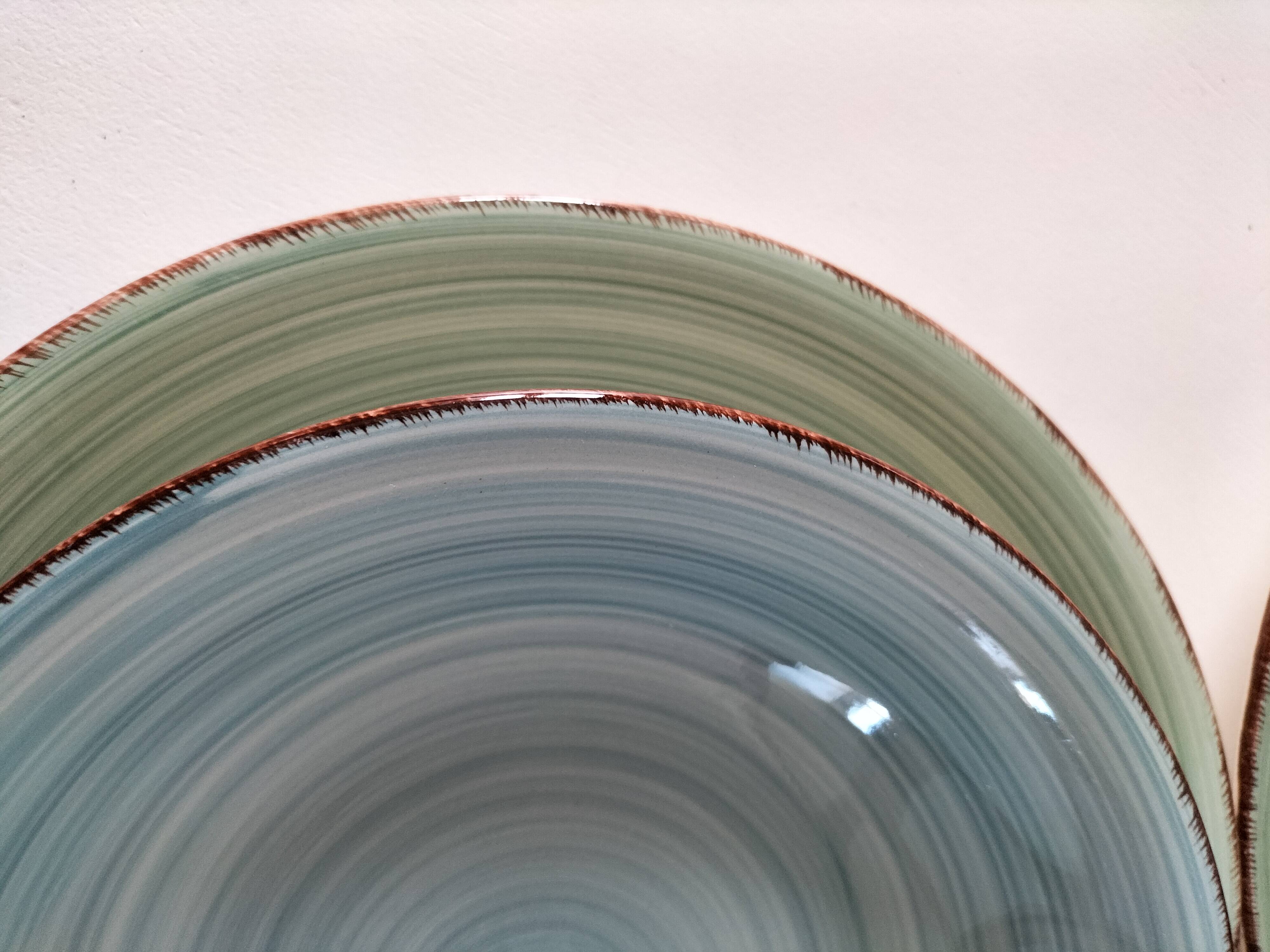 Set of 7 vintage flat and deep plates