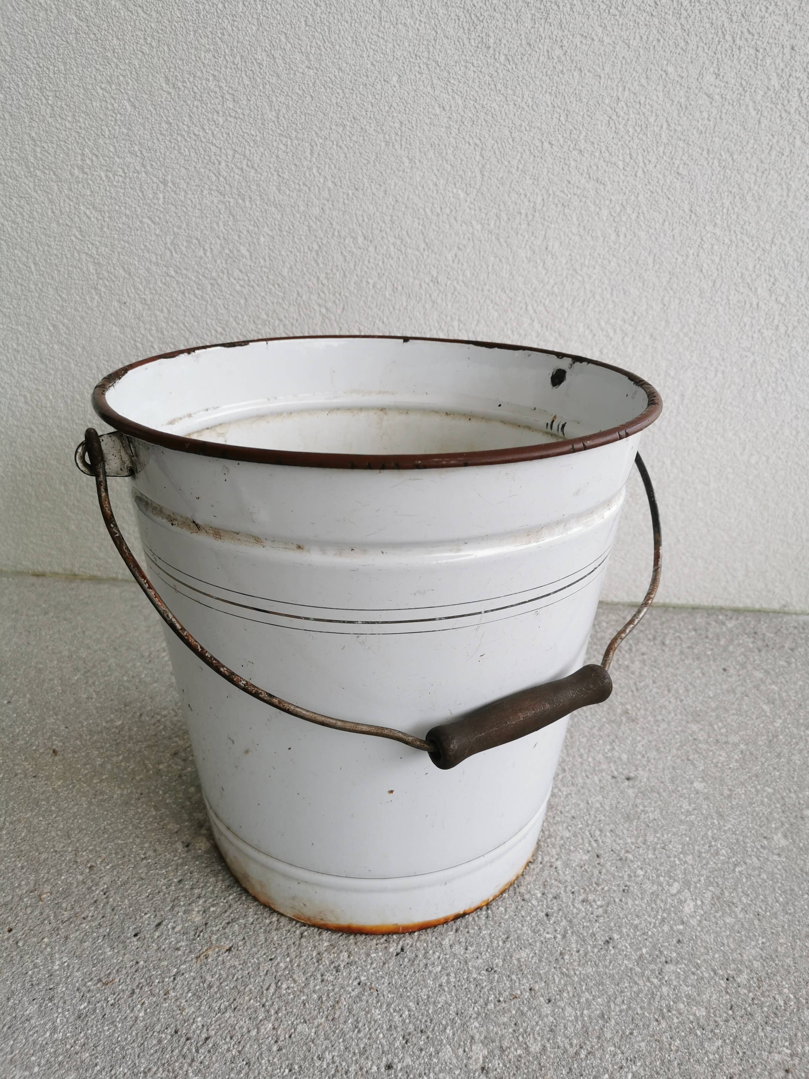 Set of 4 Vintage White Enamel Bucket Planter: 1970s EMO Celje Yugoslavia