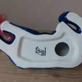 Statuette chat en porcelaine blanche et bleue Villeroy & Boch signé Gallo