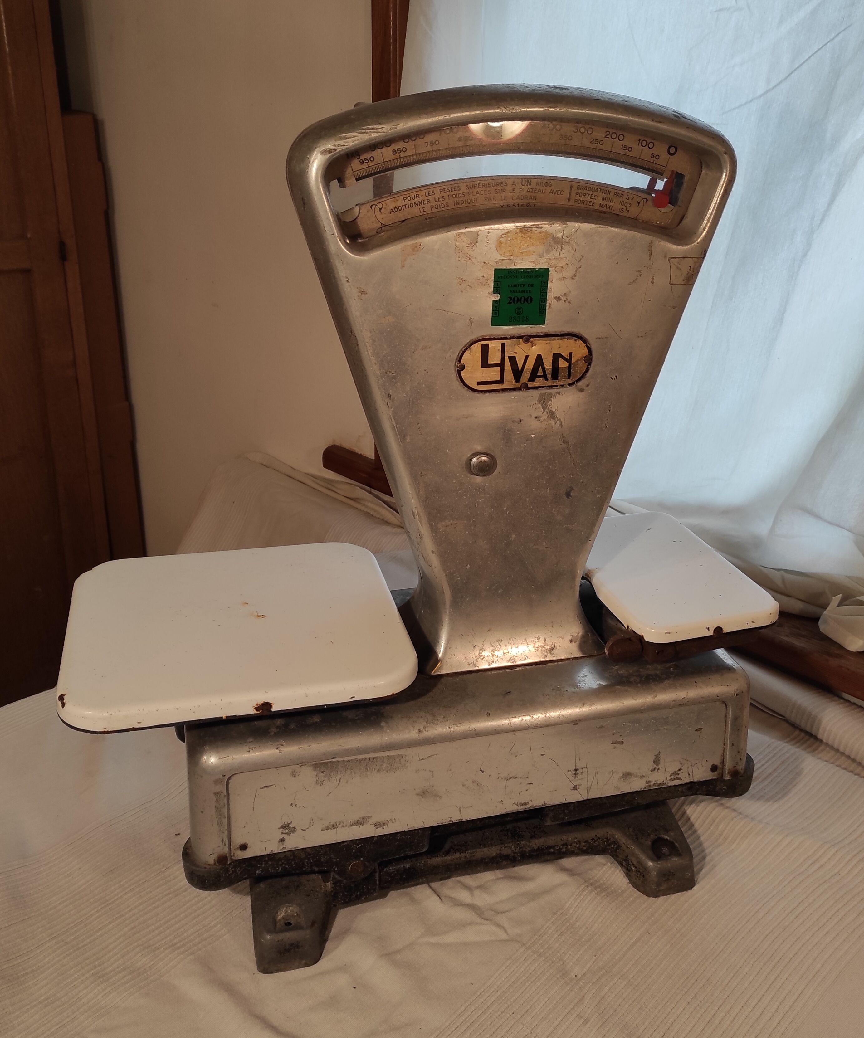 Old scale 1960 in aluminum