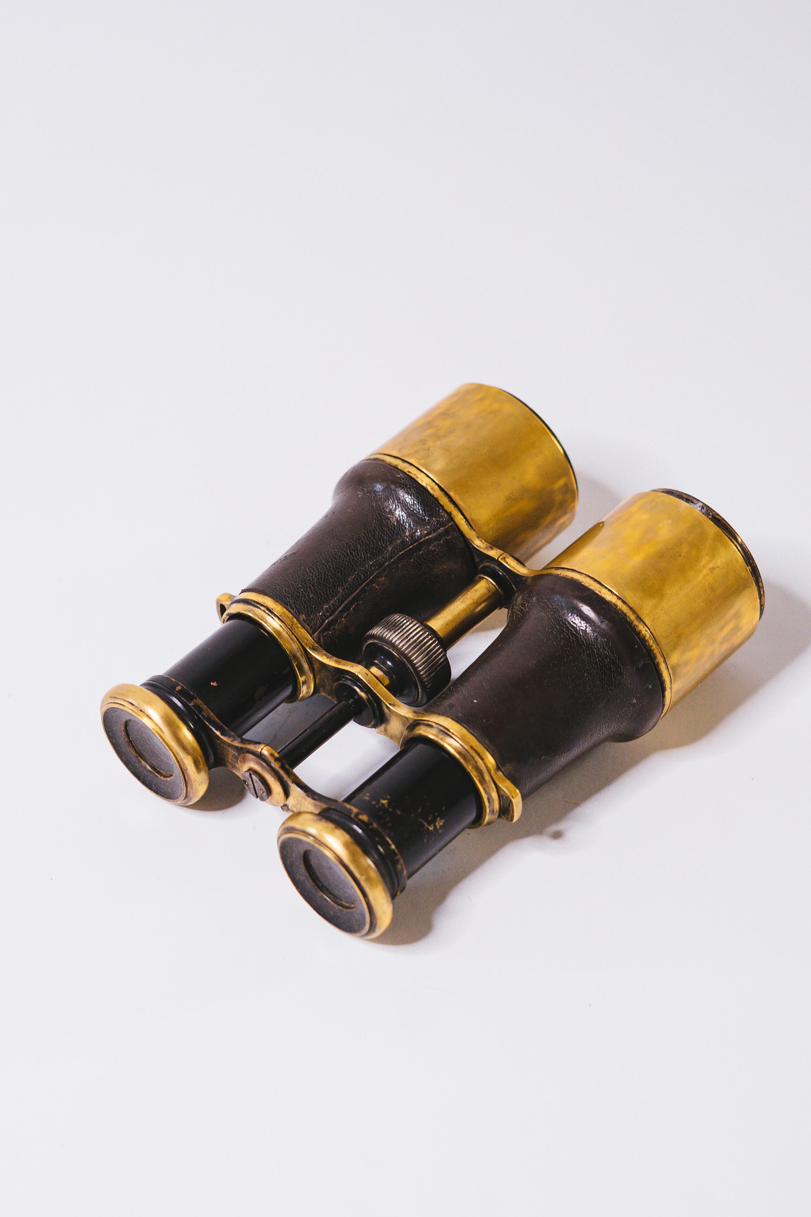 Pair of 1900 theater binoculars brass and restored leather