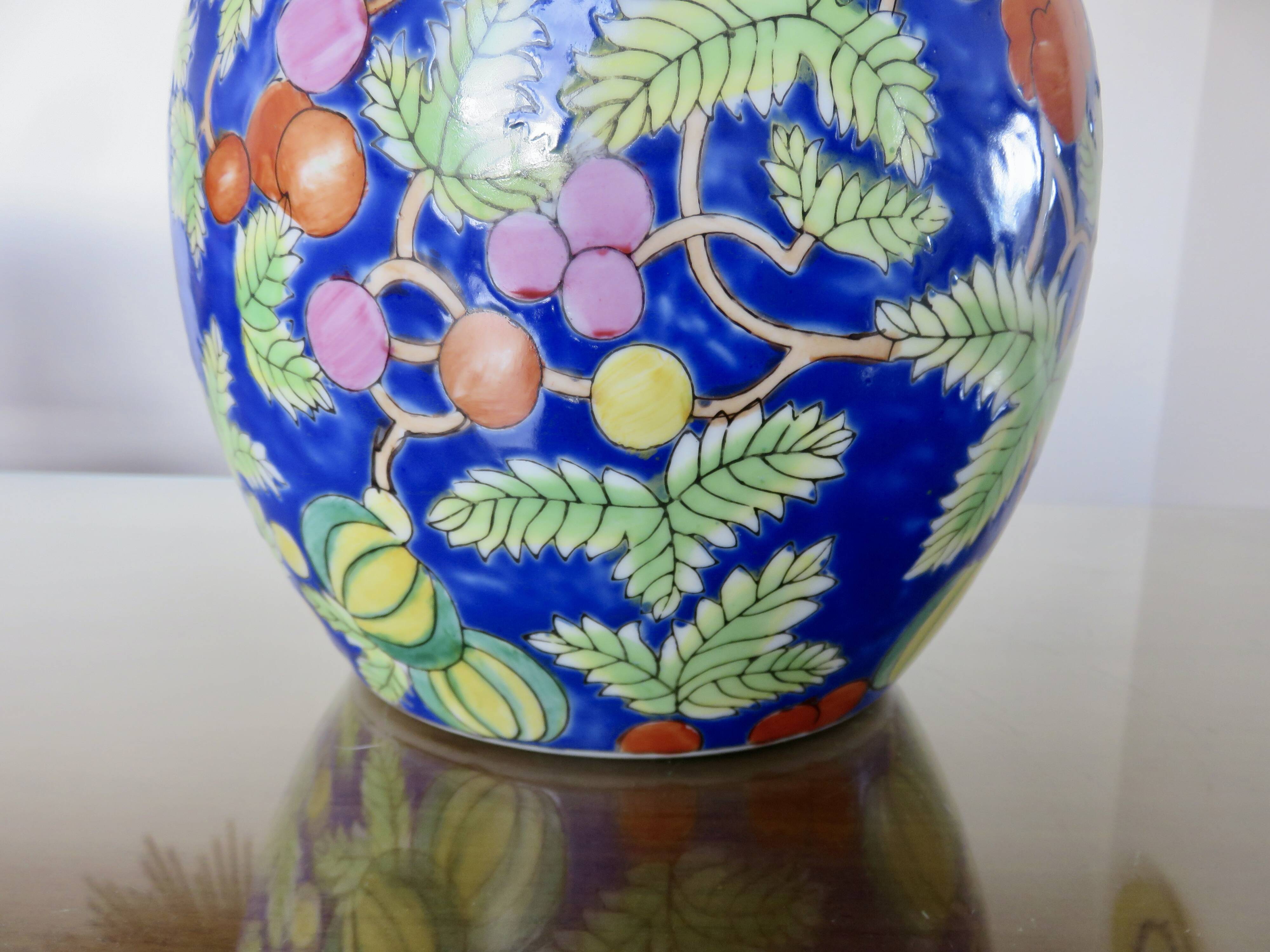 Large Chinese ginger jar in porcelain from the early 20th century.