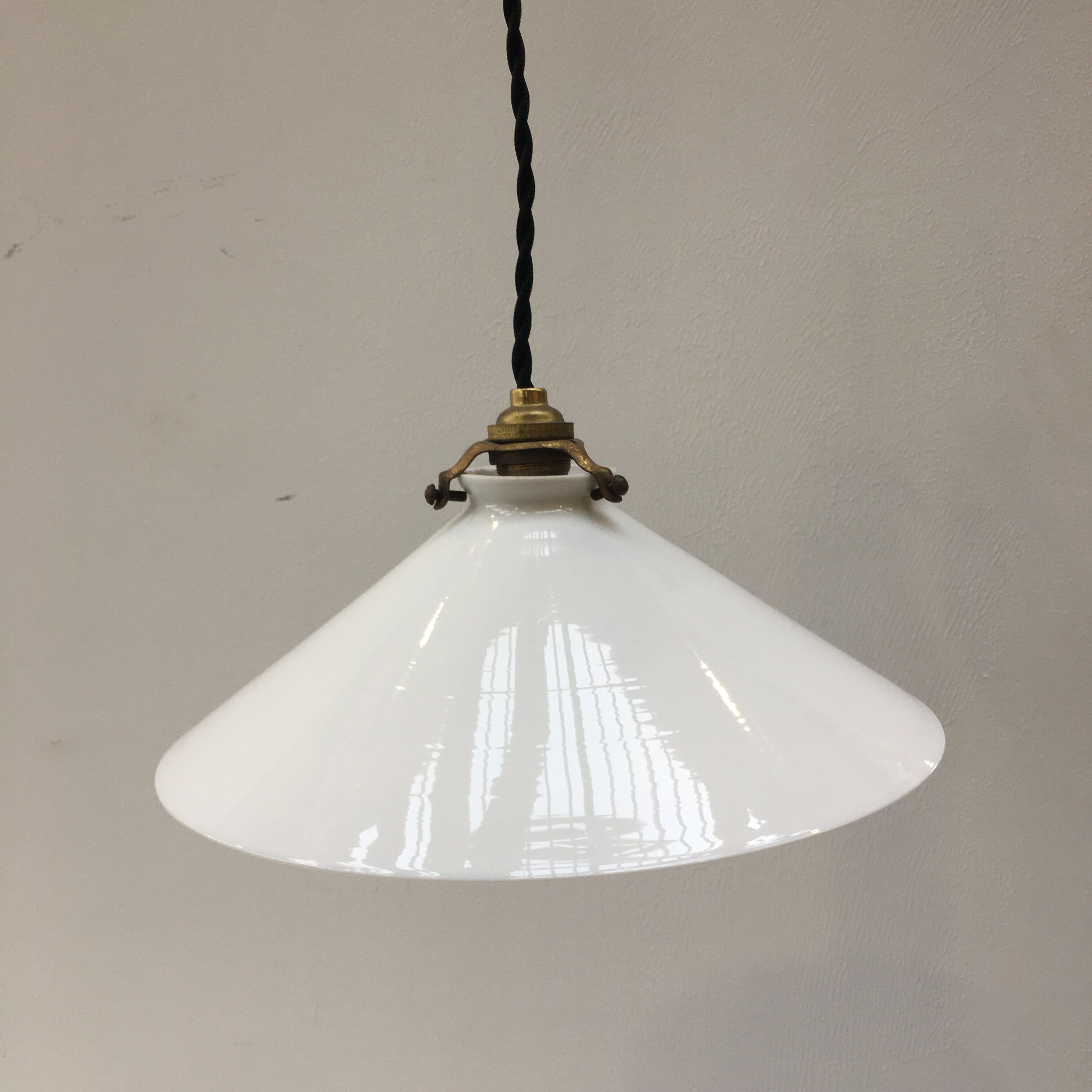 Suspension vintage en opaline blanche