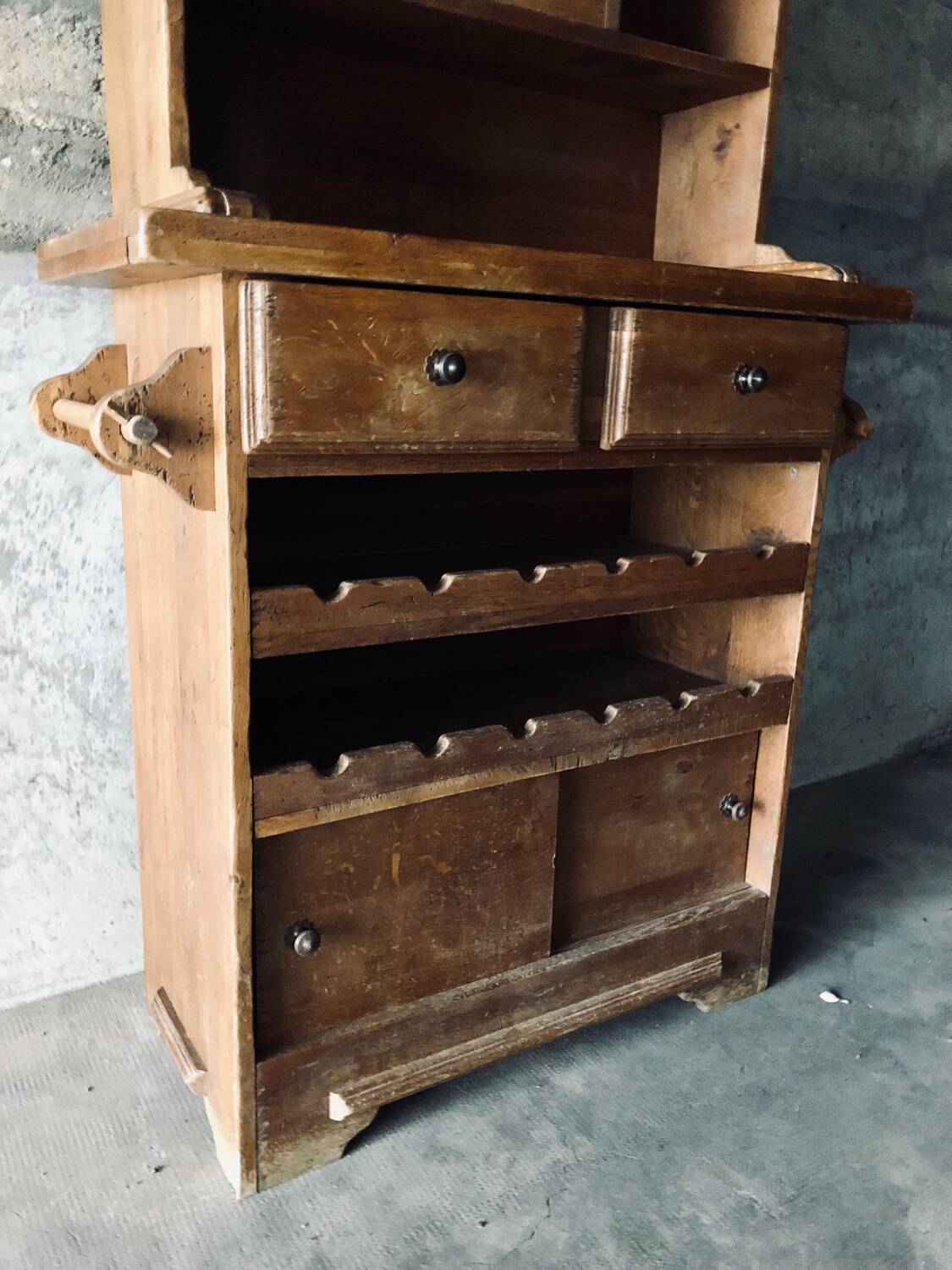 Bistro dresser cabinet