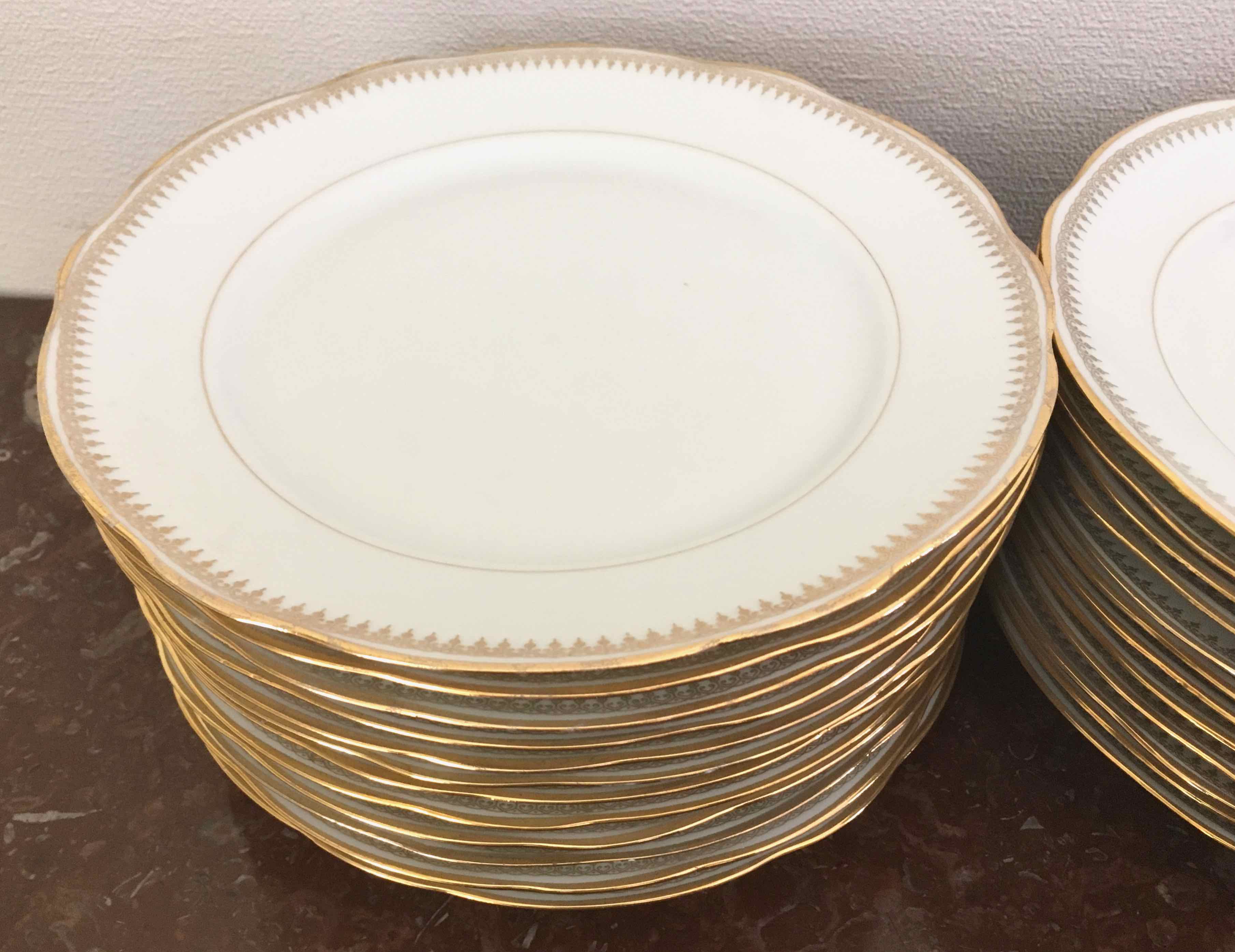 Service plates for 12 people 33 pieces Sologne porcelain