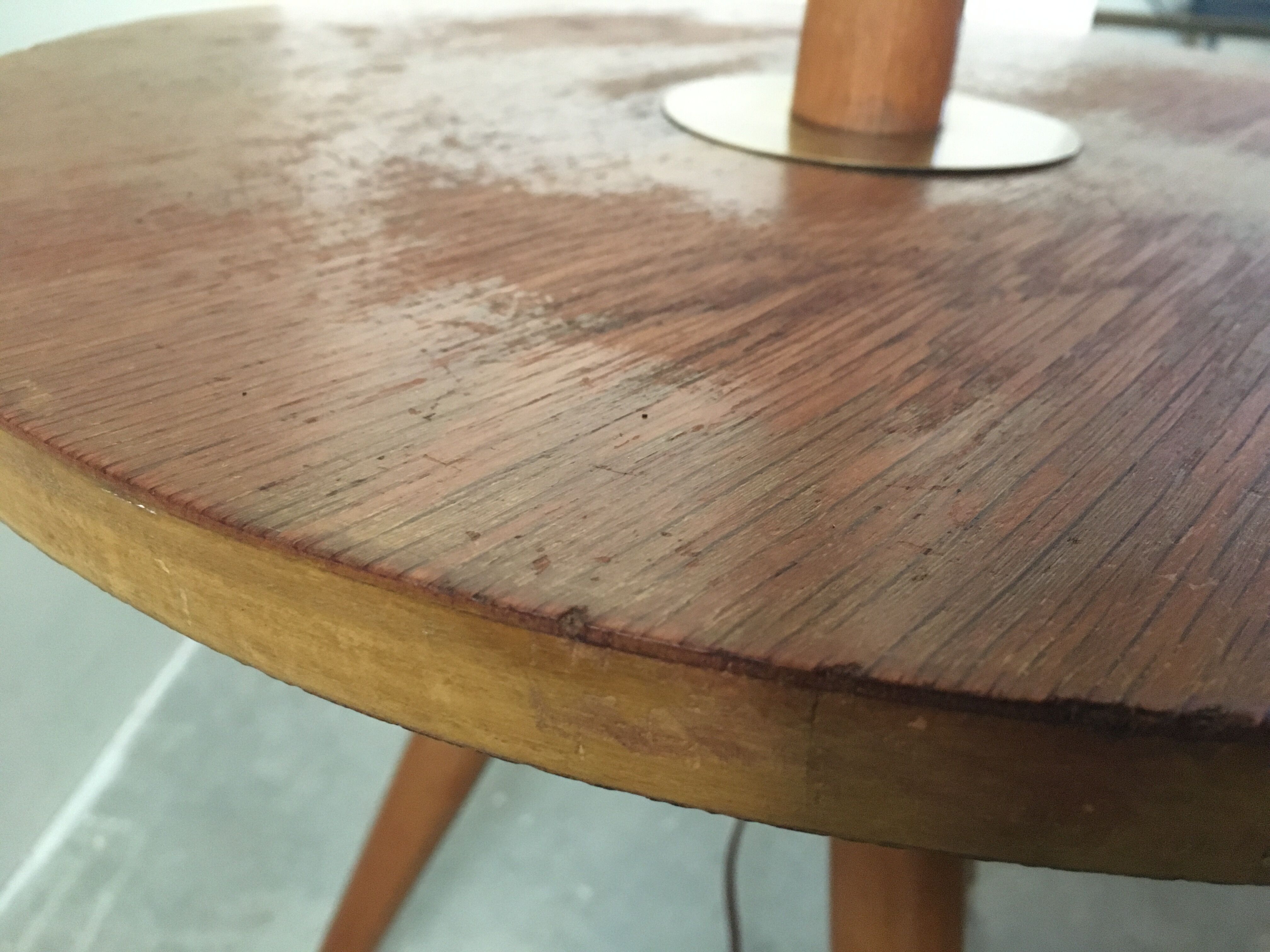 Tripod tablet lamppost