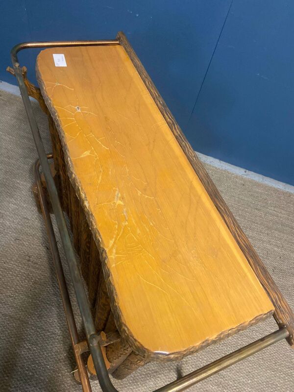 Bar et tabourets brutaliste façon chalet