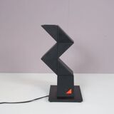 Lampe de bureau « Zig Zag » des années 1980, conçue par Shui L. D. Chan pour New Horizons, Hong Kong.