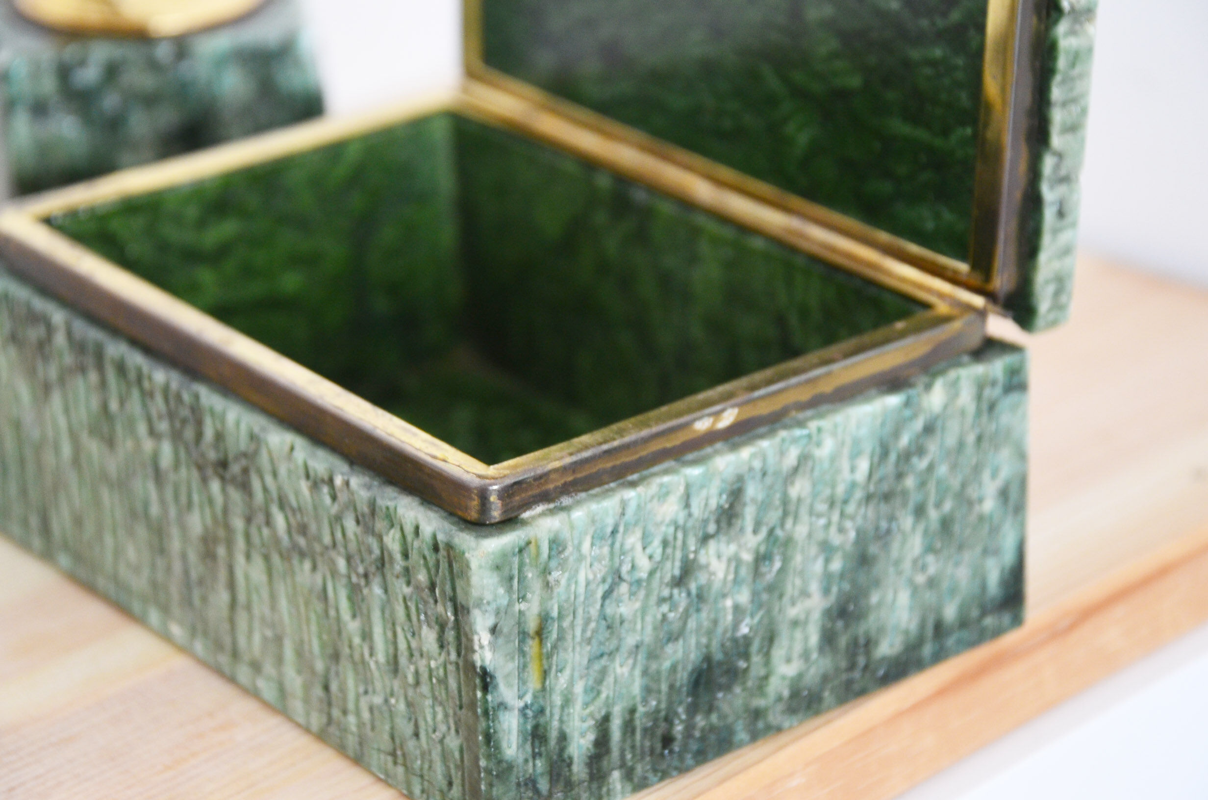 Cigar and tobacco box in alabaster and brass 1970