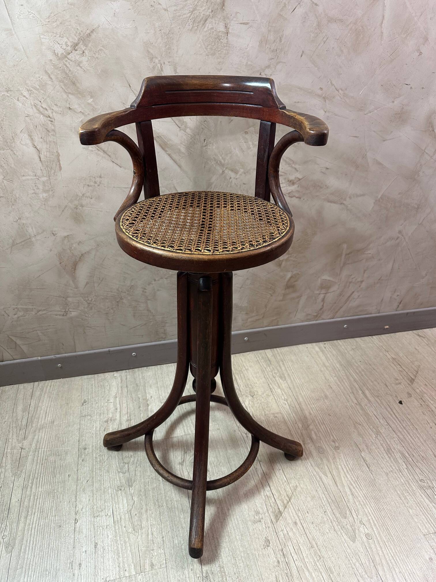 Tabouret de coiffeur pour enfant