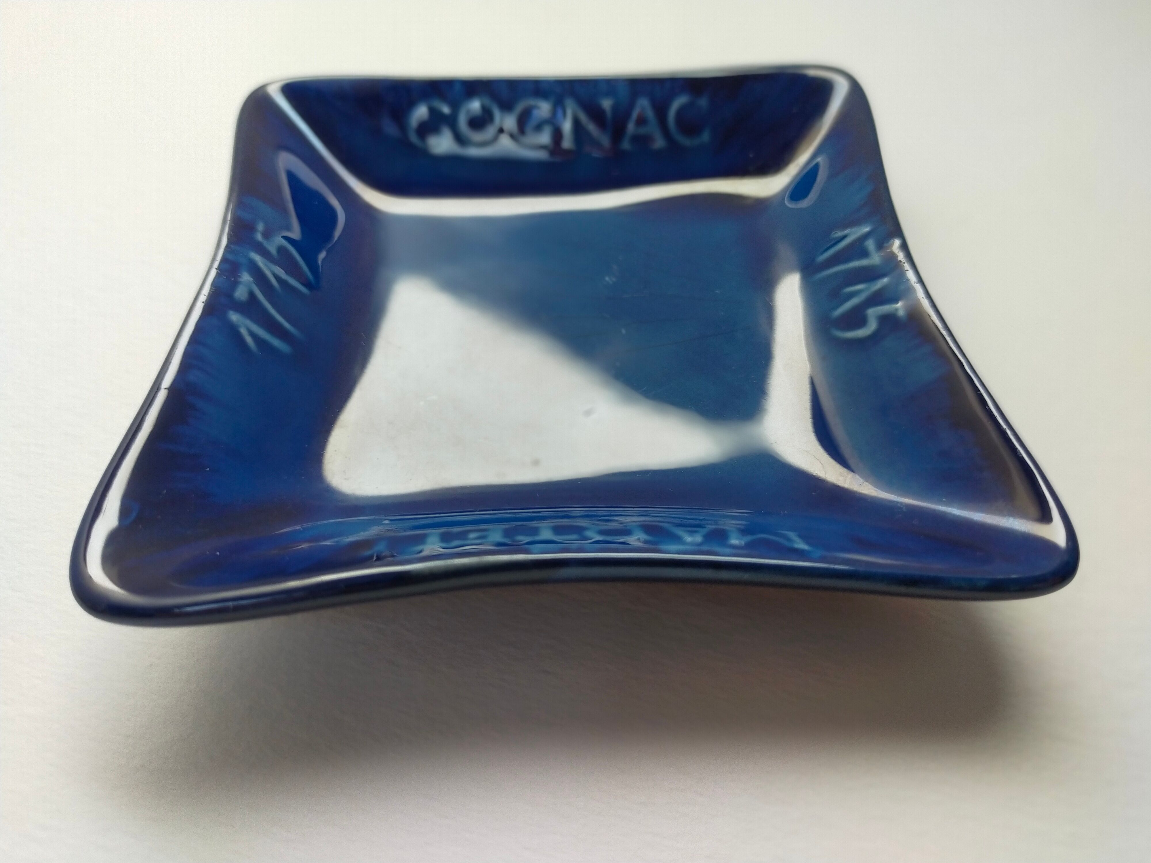 blue ashtray Saint Clément publiciataire Cognac Martel 1715