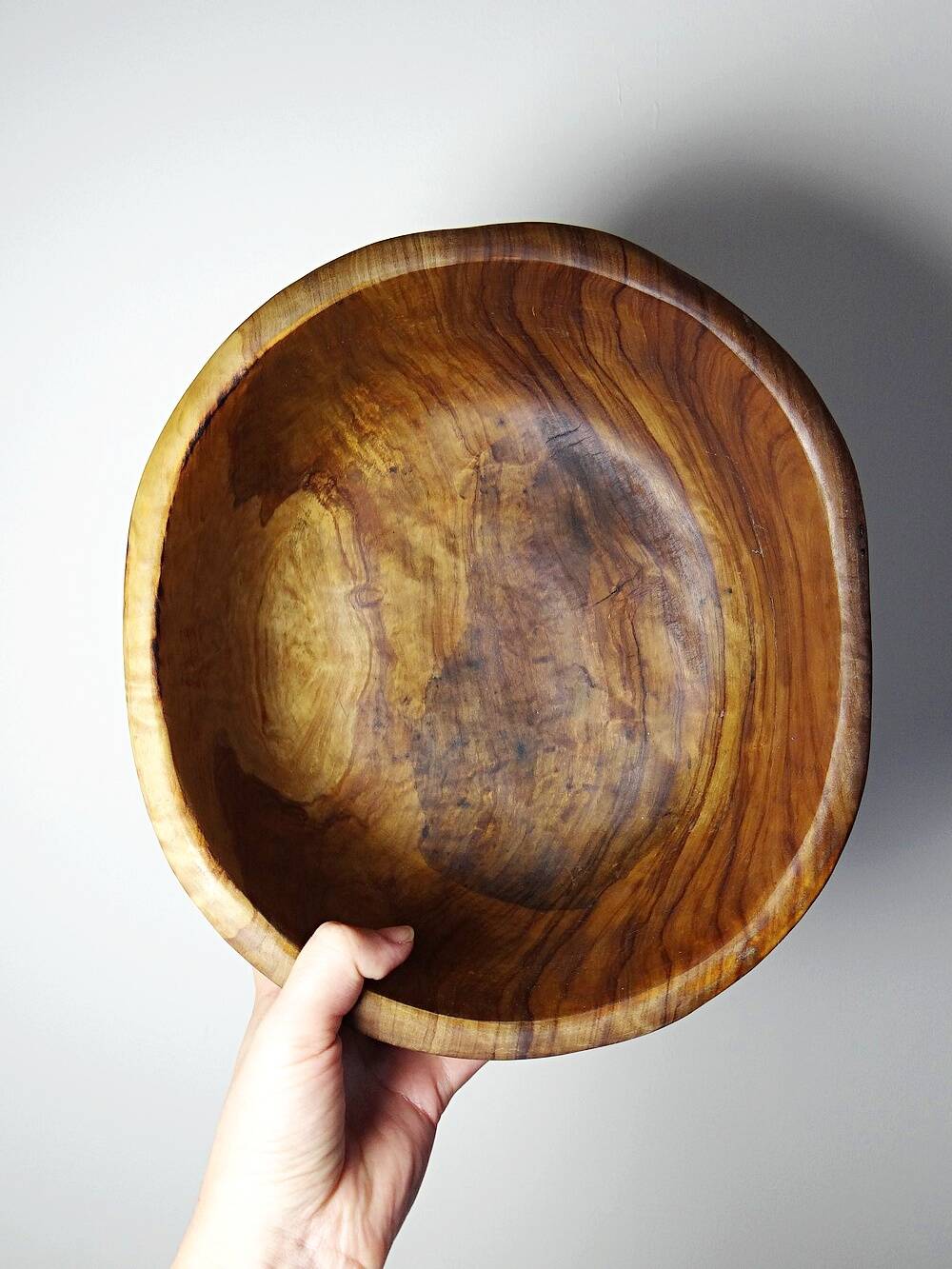Large turned monoxyle olive wood bowl, 1950s-1970s.