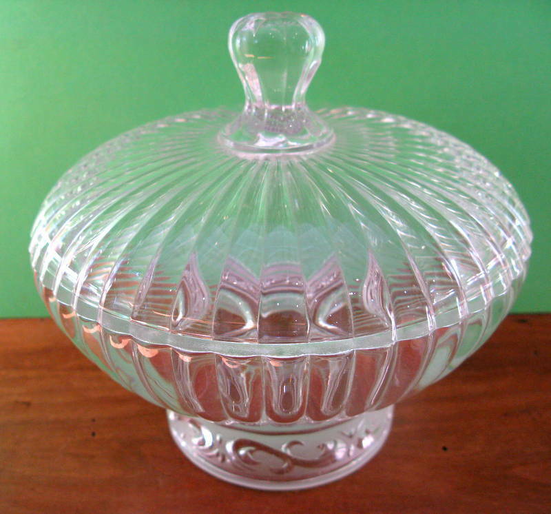 Glass or moulded crystal drageoir,
