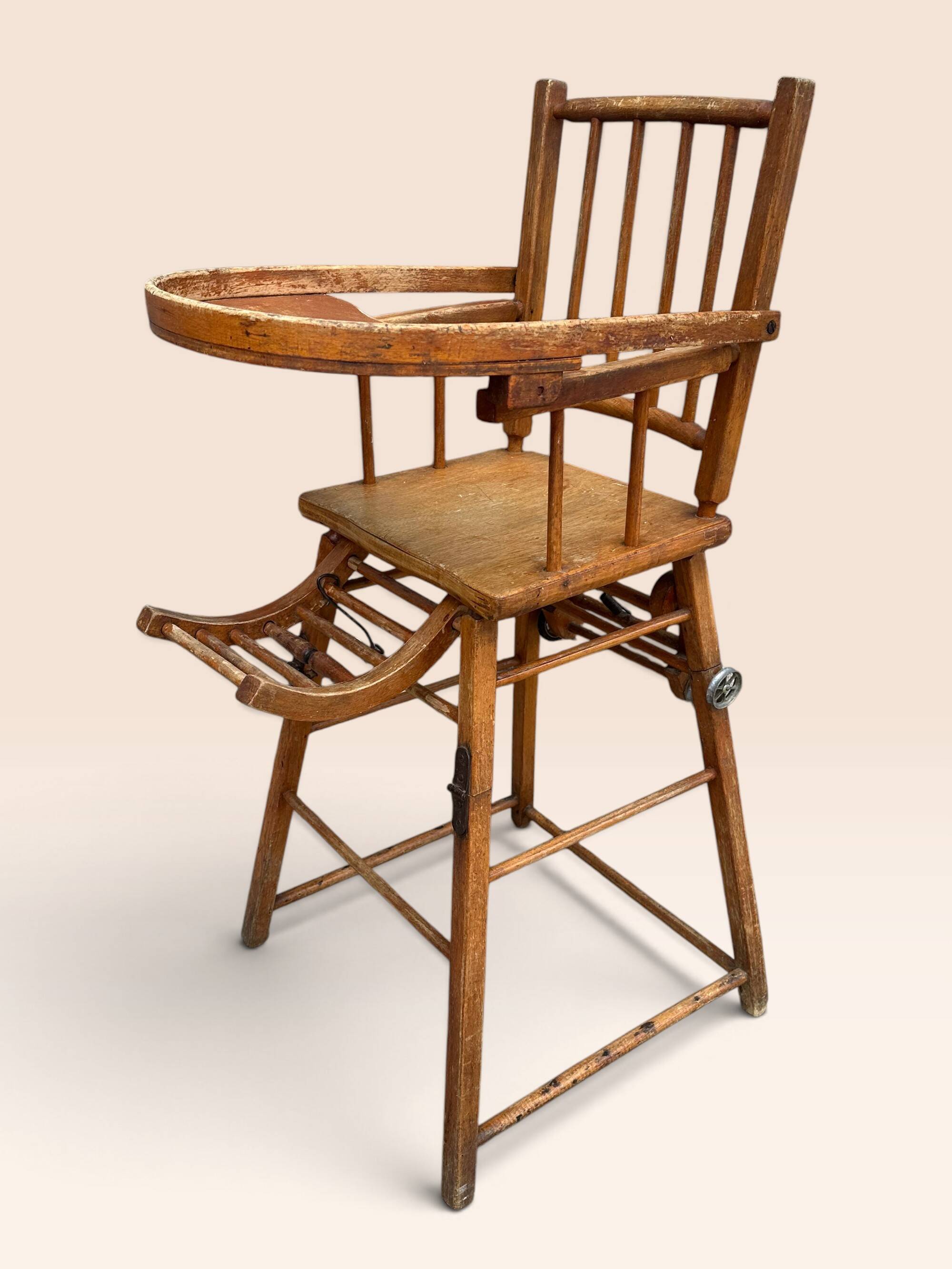 Chaise haute pour enfant en bois courbé