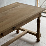Farm table and its 2 solid oak benches.
