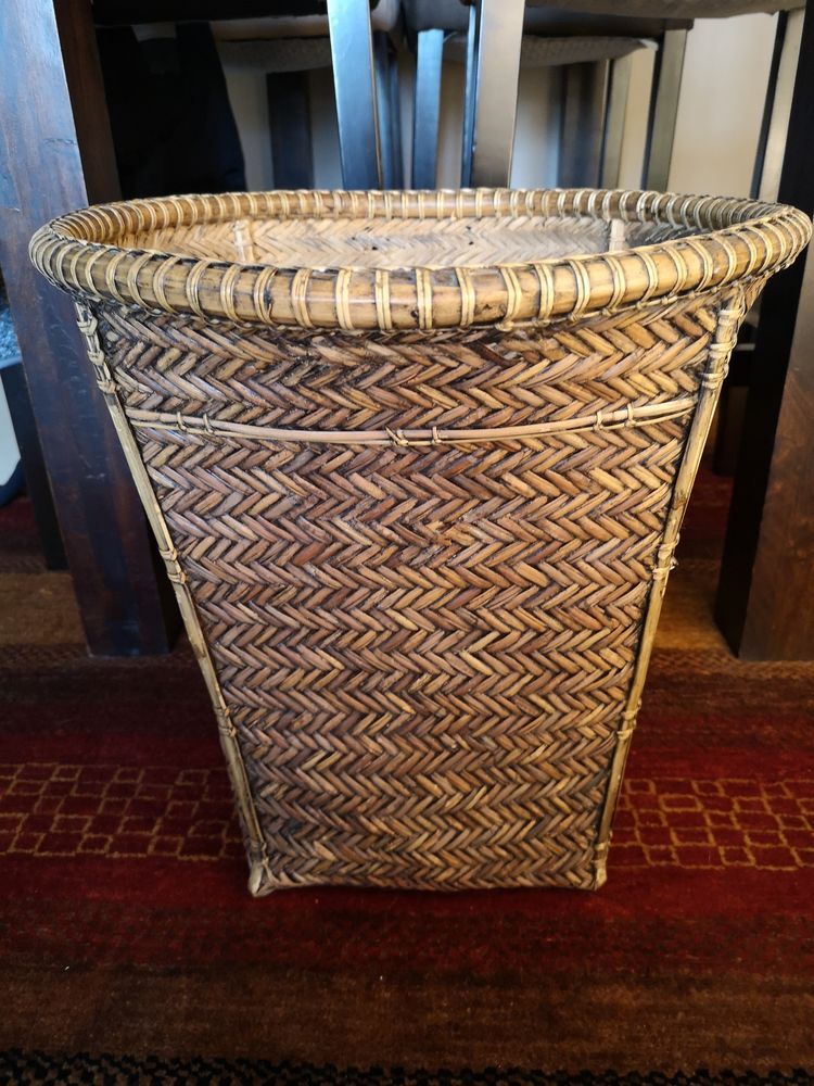 Basket in woven rattan, 1920s-1930s