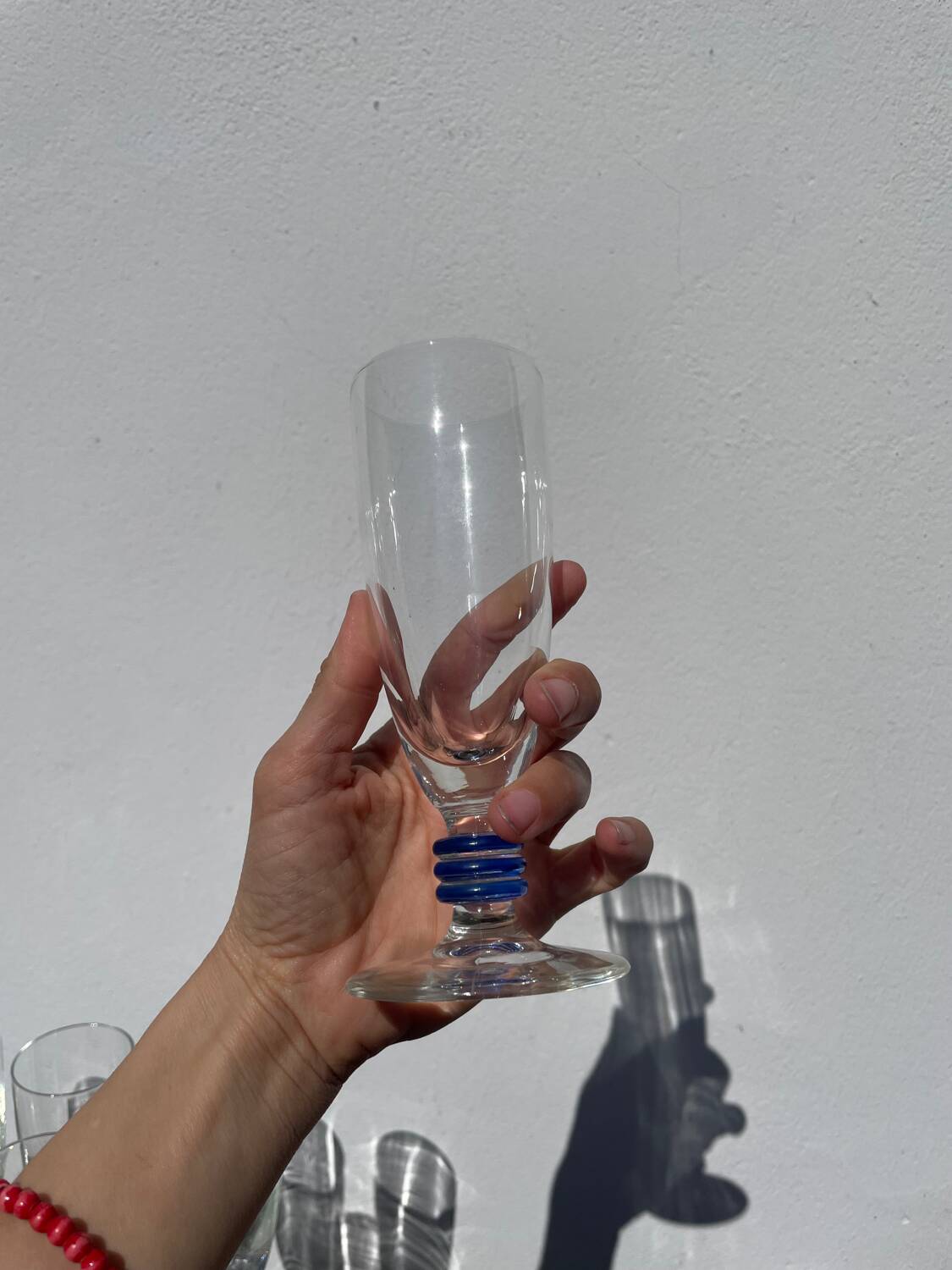 7 flûtes à champagne bleues, 1990