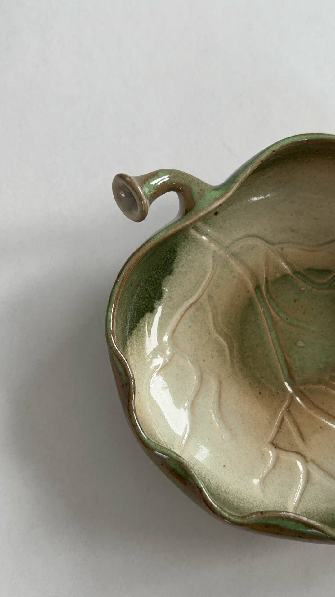 Set of 3 vintage ceramic leaf-shaped dishes, catchalls.