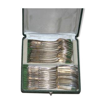 Set of 12 fish cutlery in silver metal