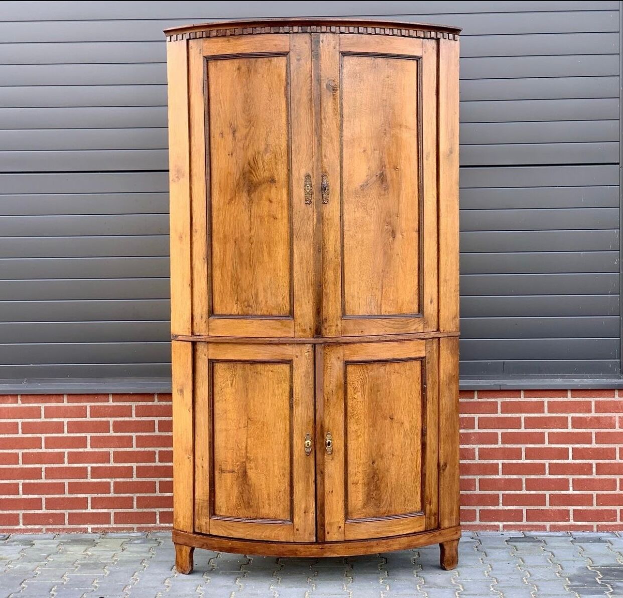 Louis Seize Oak corner cabinet with a quarter curved front