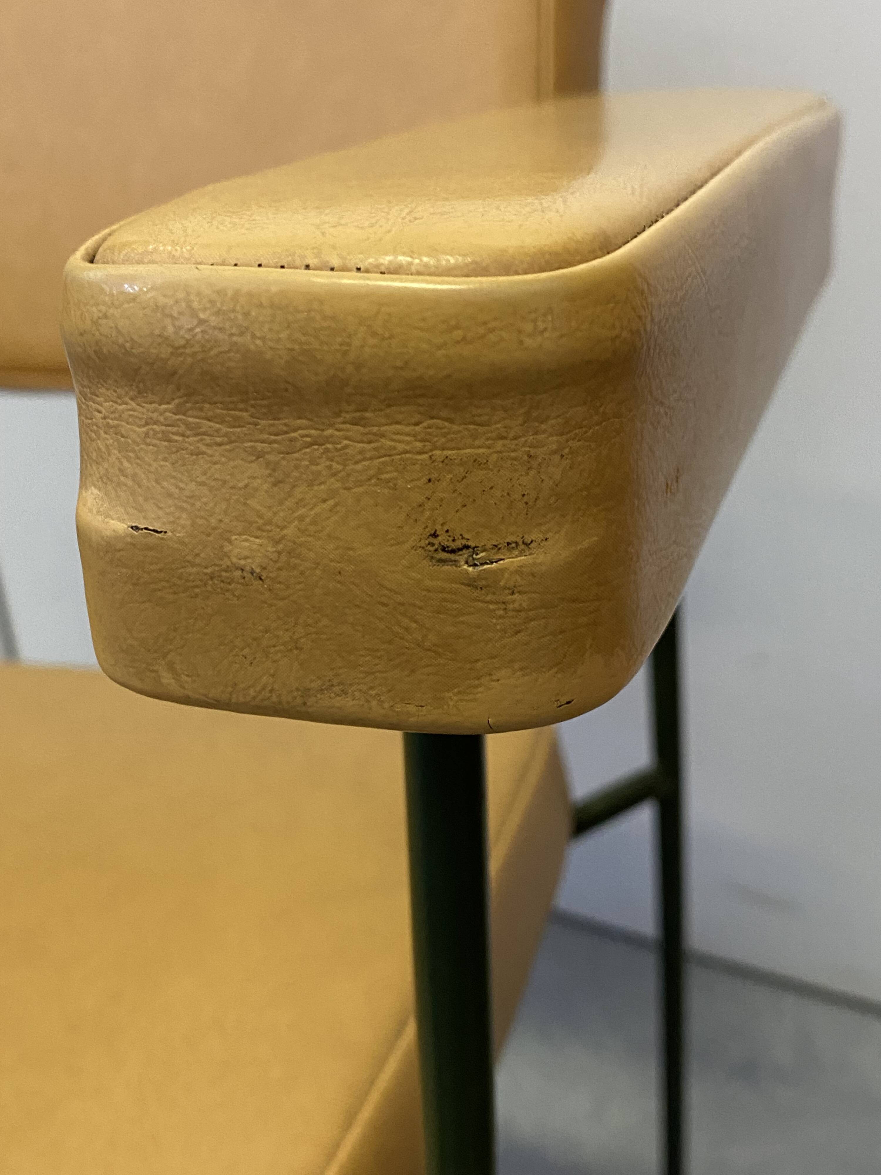 Fauteuil cm197 pierre paulin maison thonet