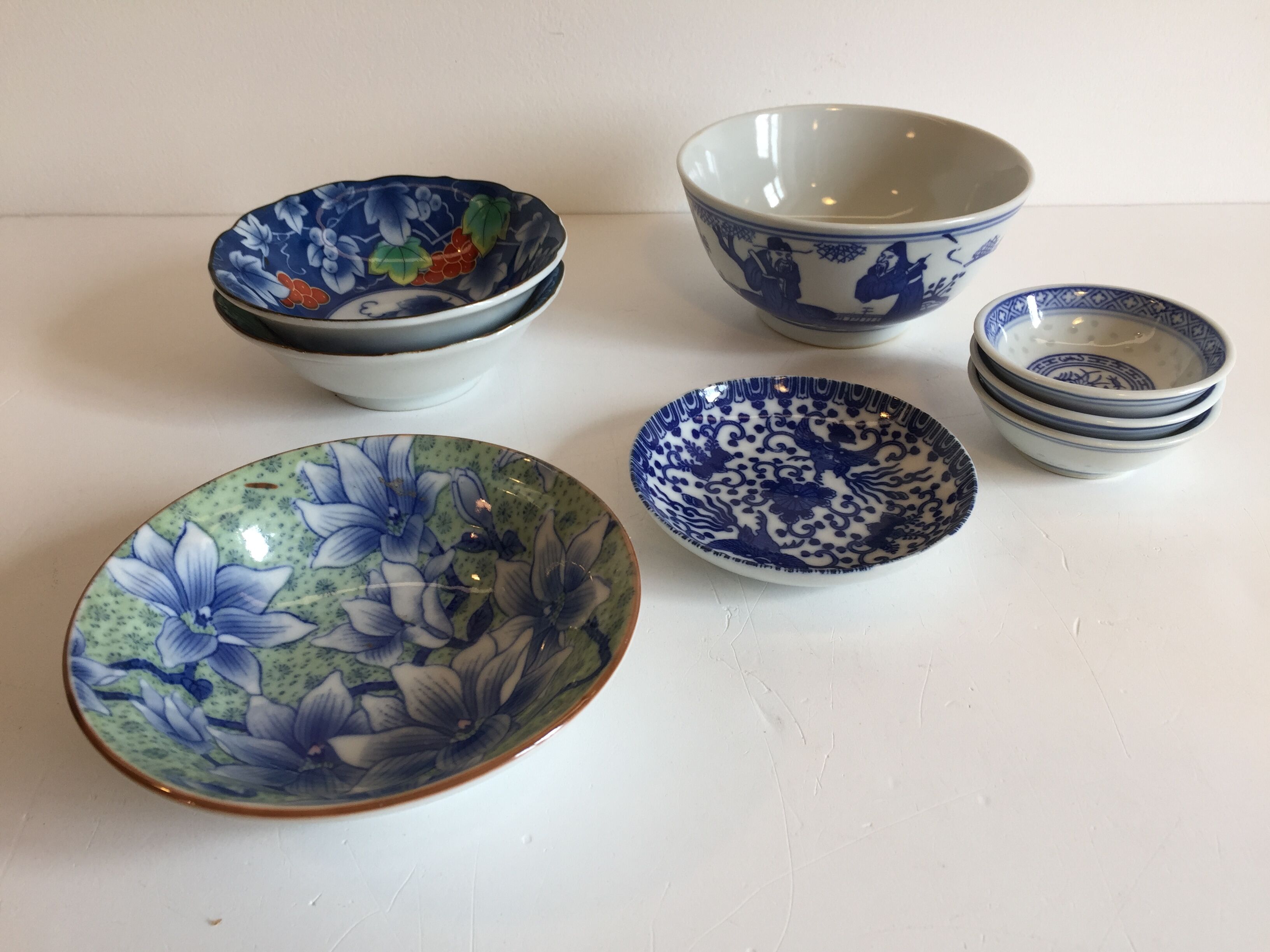 set of 4 bowls and 4 asian porcelain cups