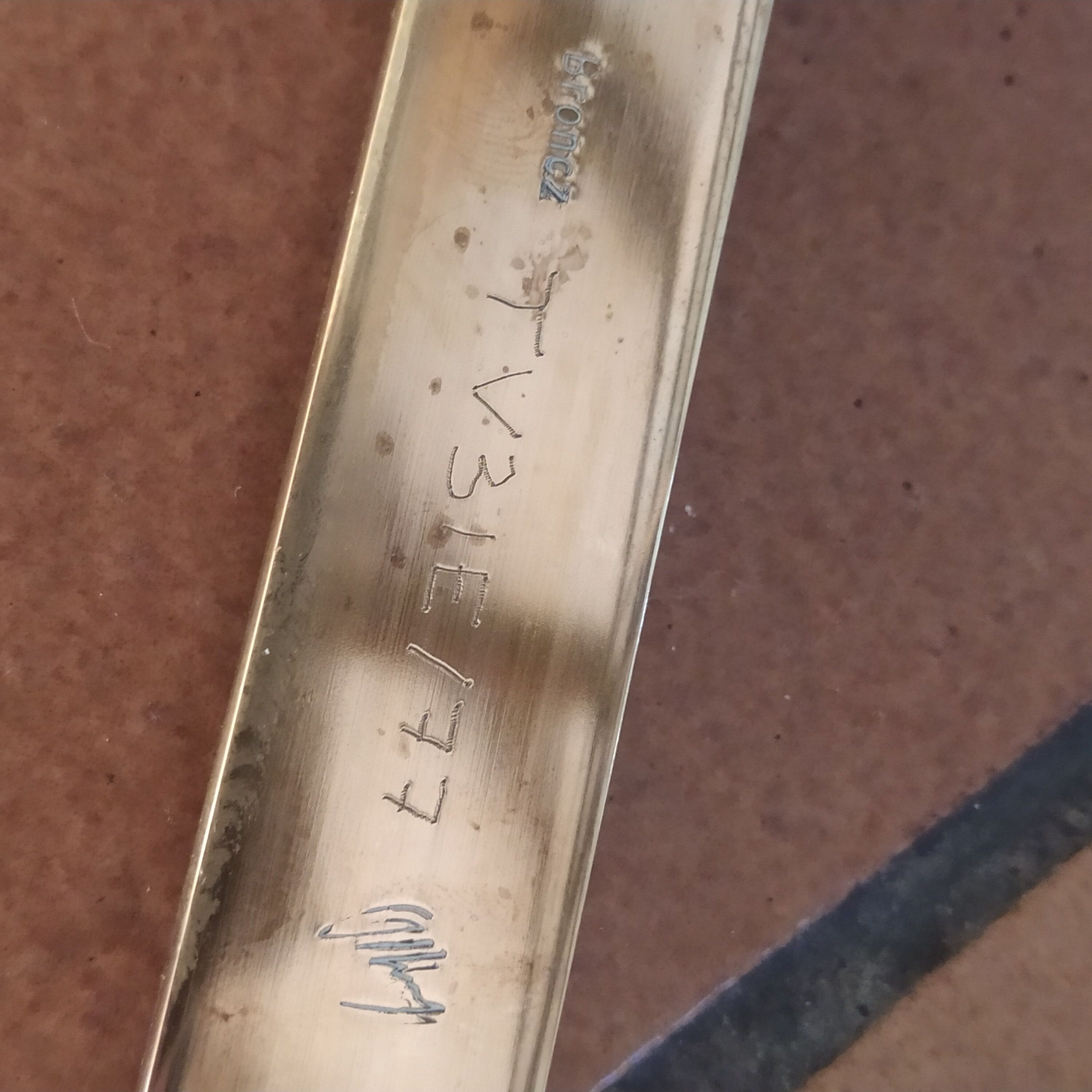 Broncz table in gilded brass