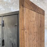 Industrial row in metal and oak.