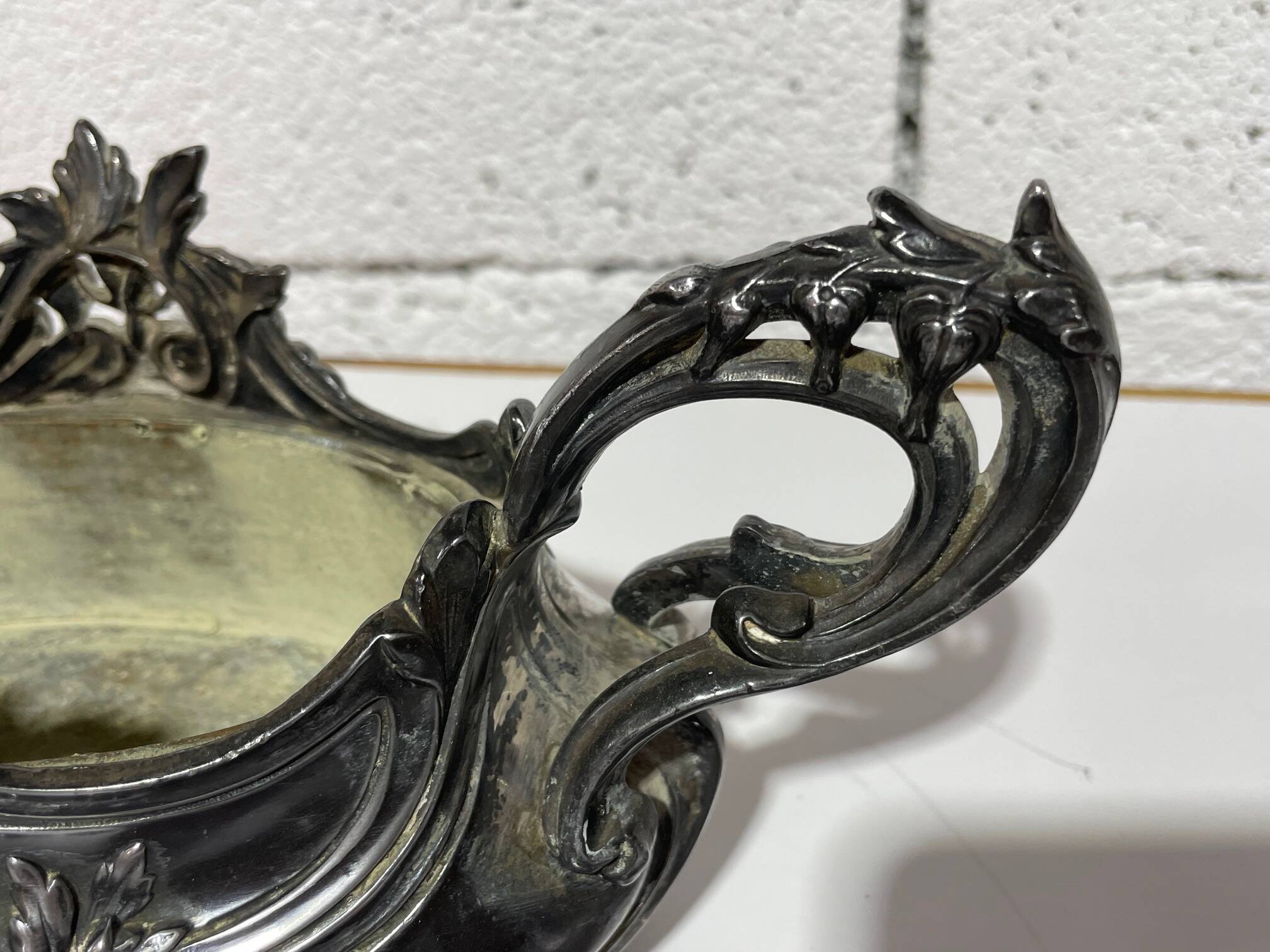 Table jardinière and its silver-plated tray in Louis XV style.