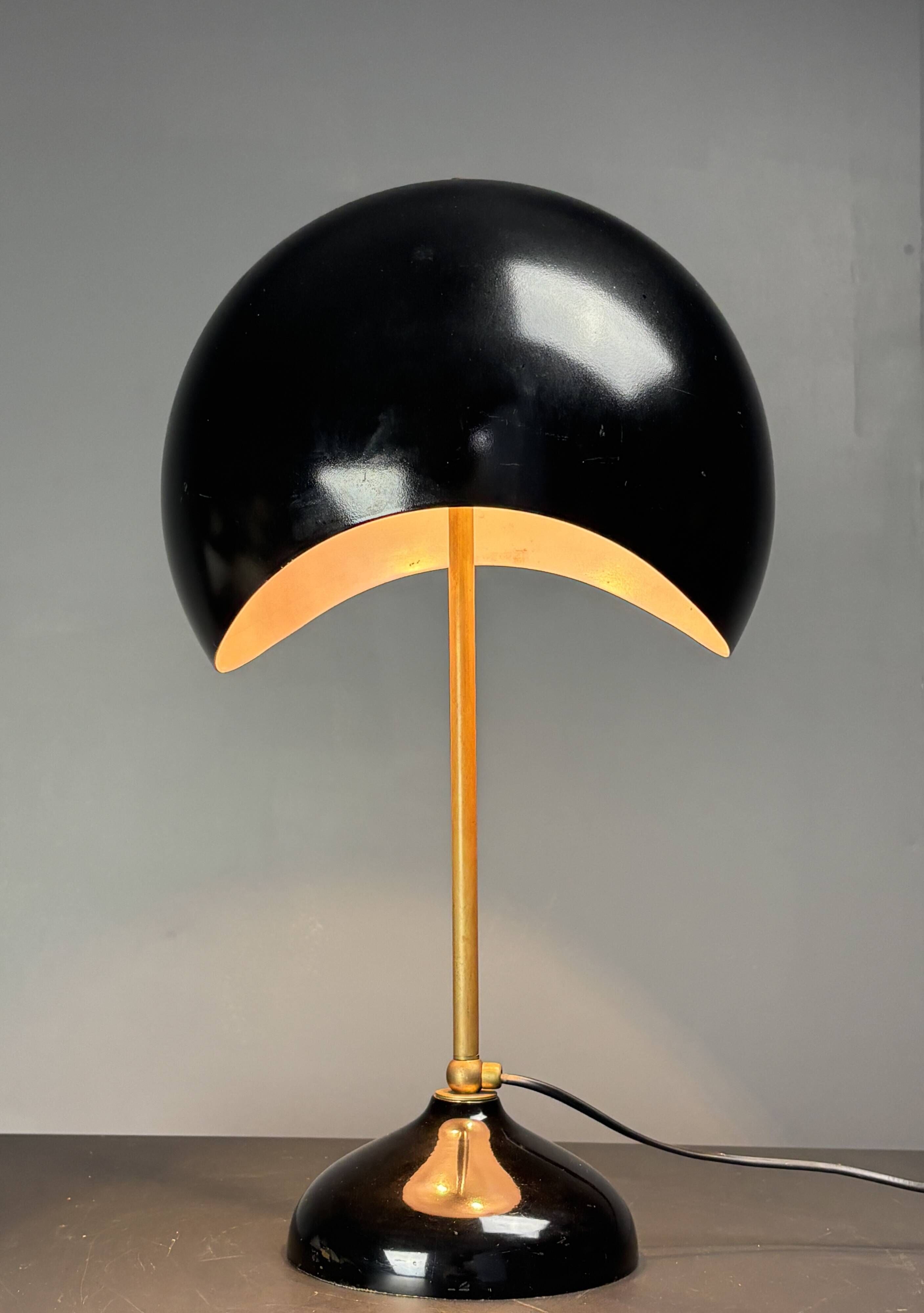 Midcentury Italian scallop mushroom wavy brass desk or table lamp, 1960s