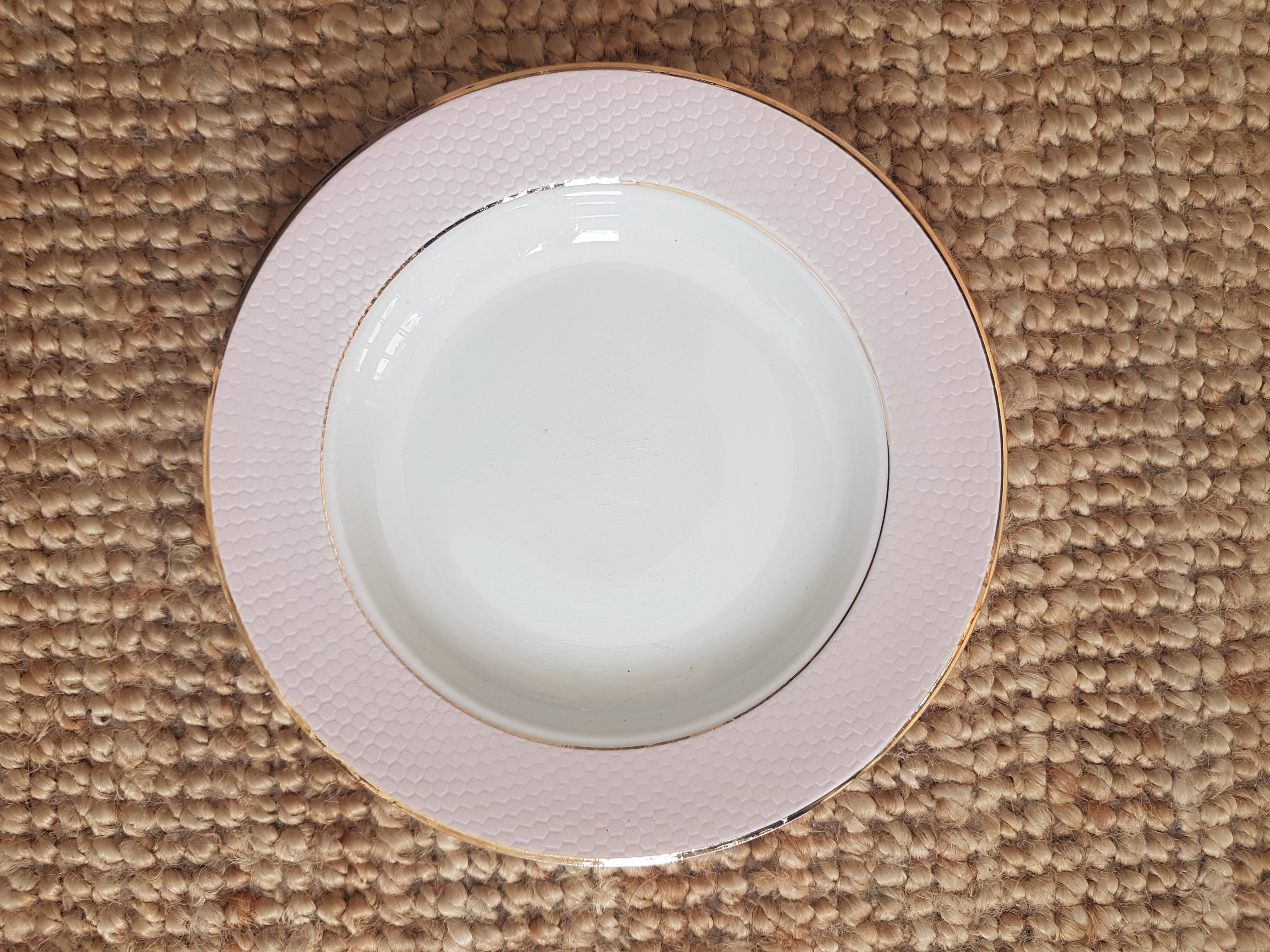 Lot of 4 hollow plates the Almond