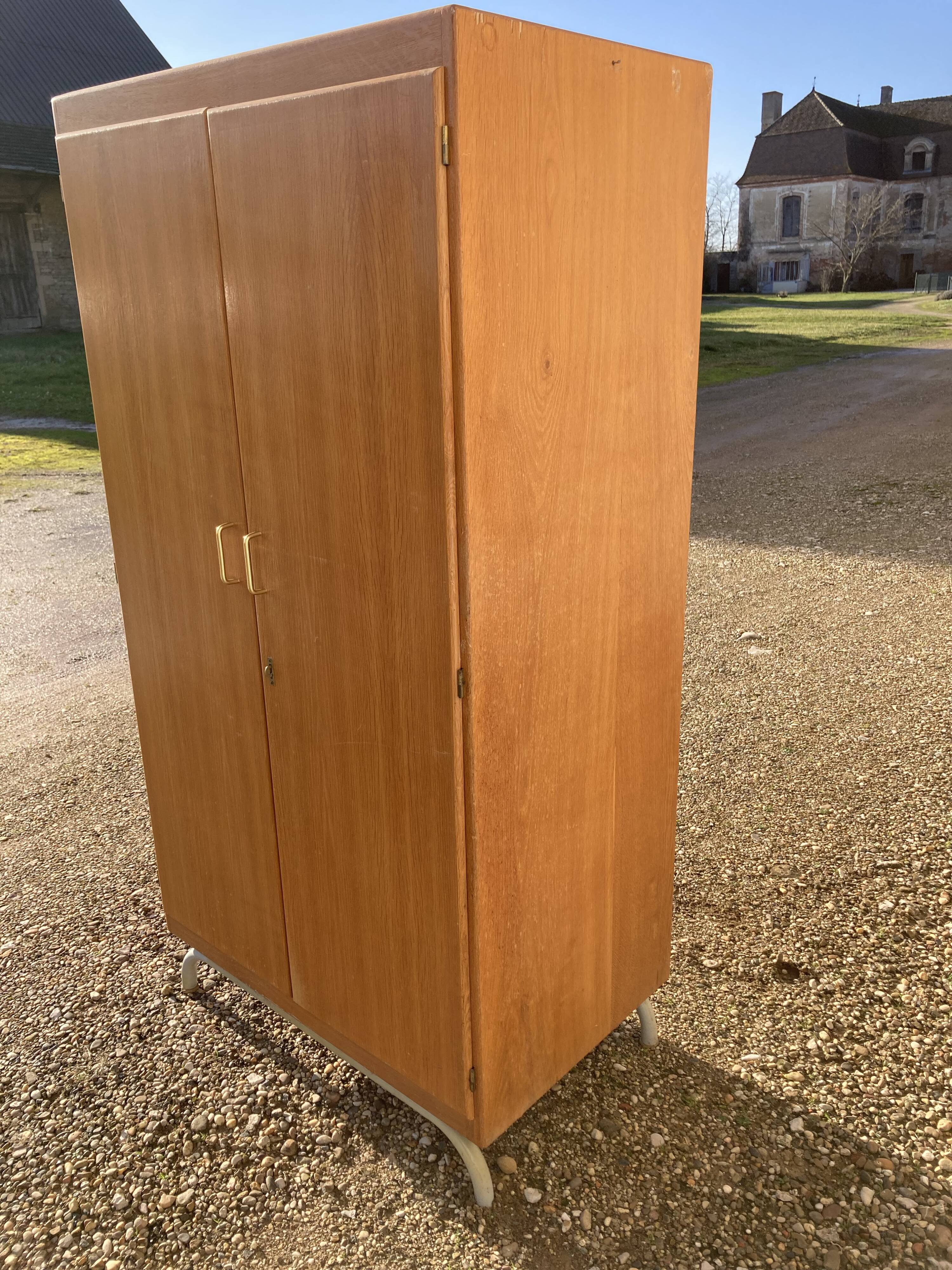 2-door boarding cabinet