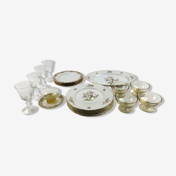 Service de table depareille - verrerie et porcelaine - 4 couverts -19 pièces