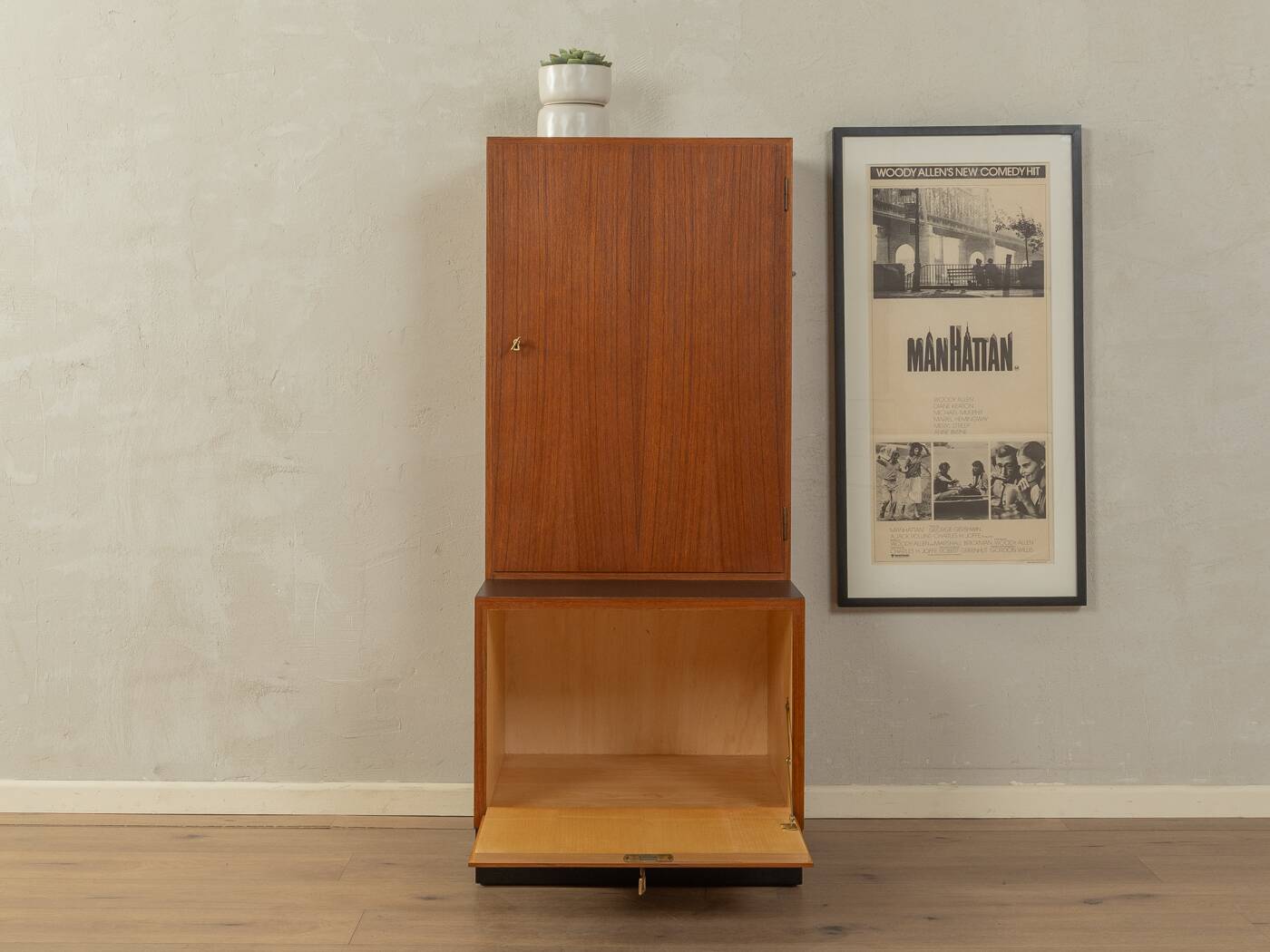 1960s Dresser