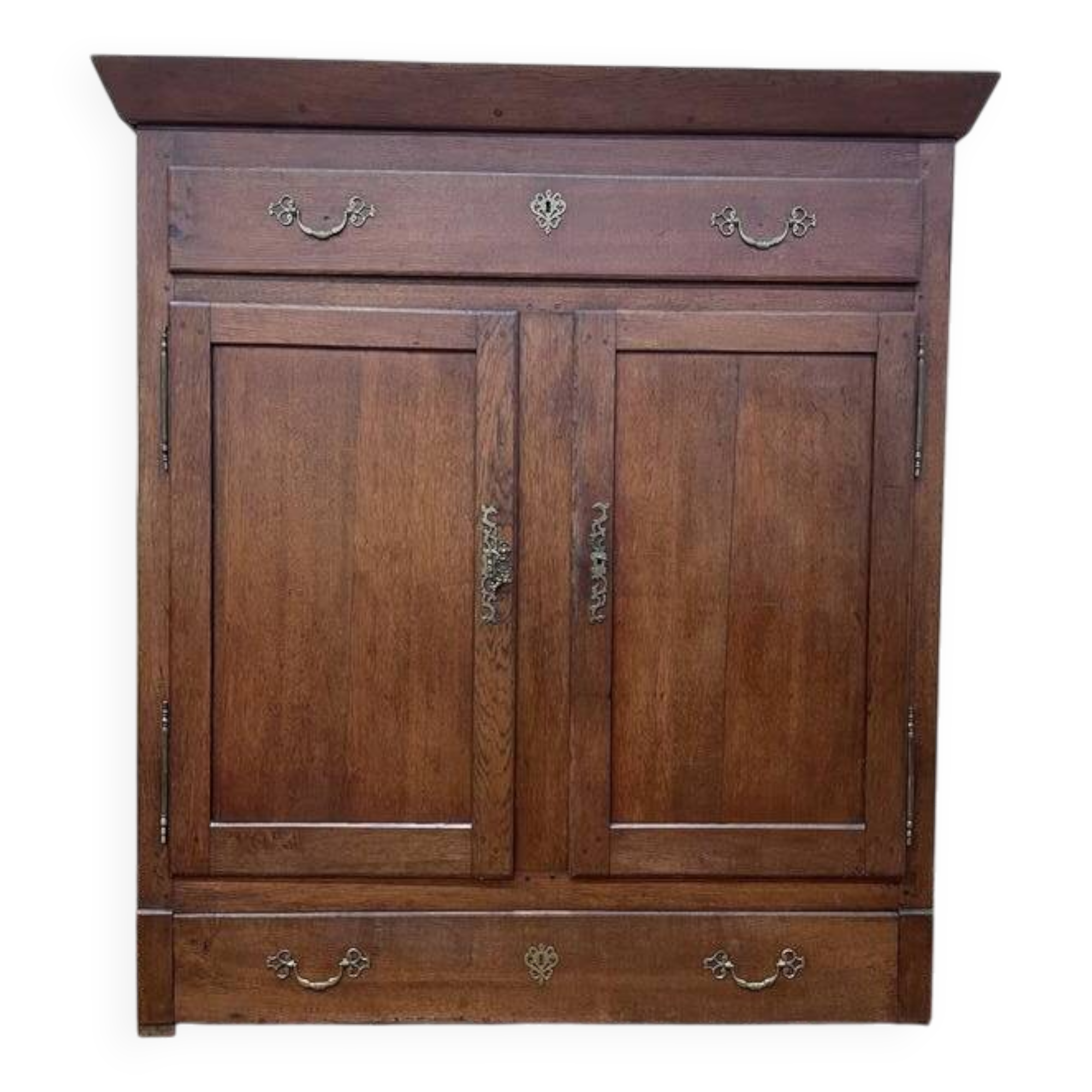 Armoire basse en chêne massif