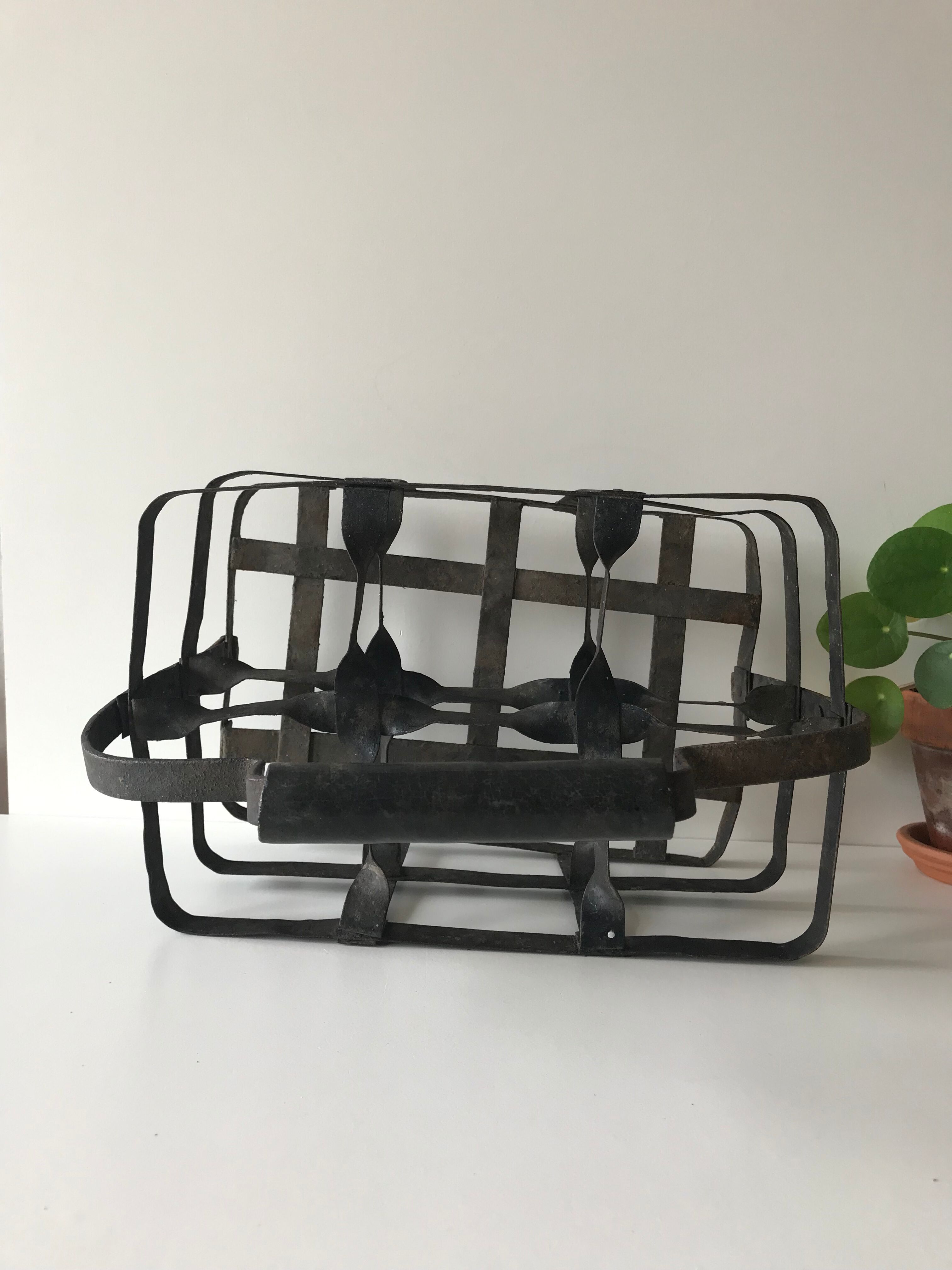 Metal bottle holder
