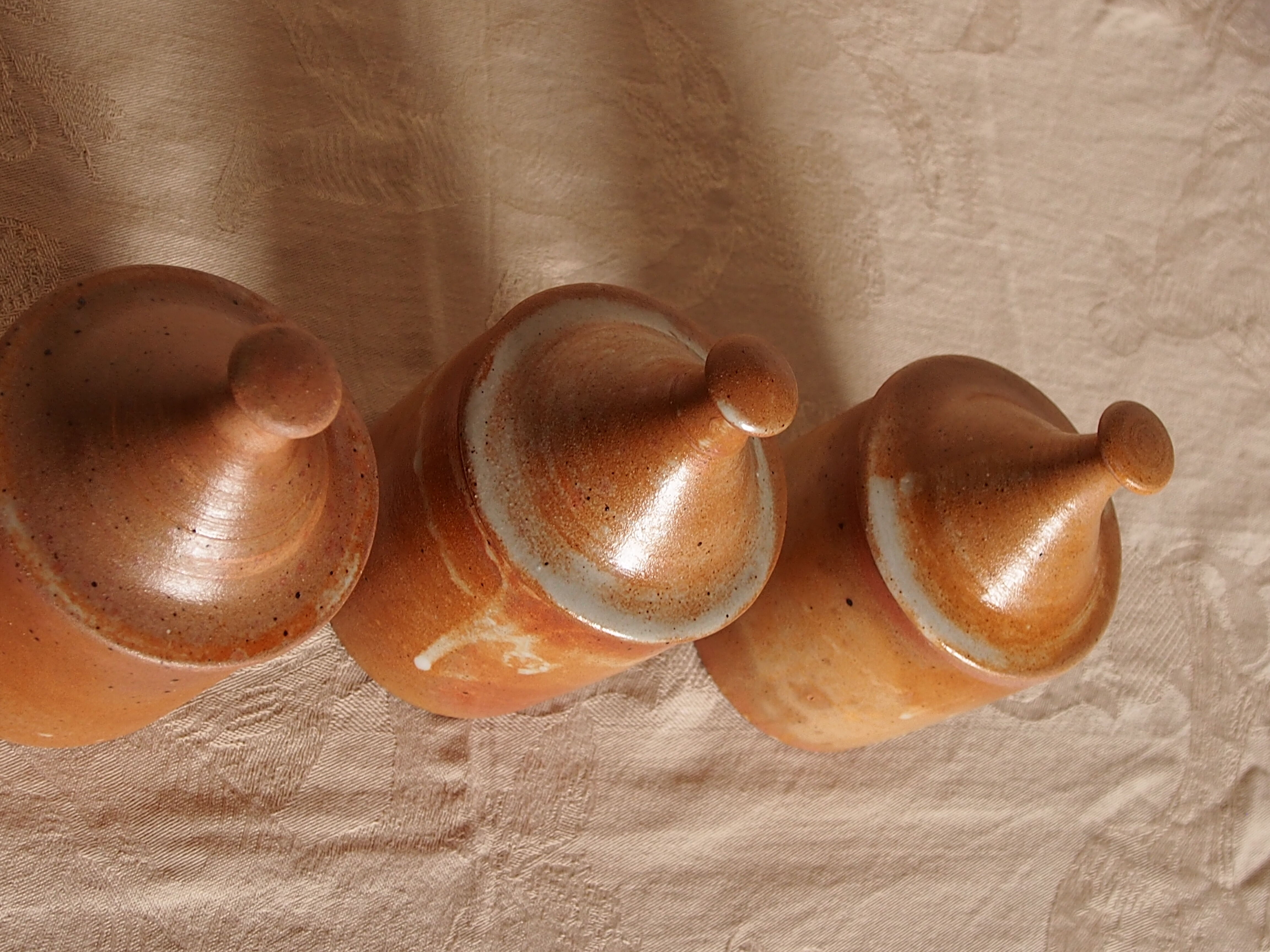 Set of 5 pots with its lid, in vintage stoneware