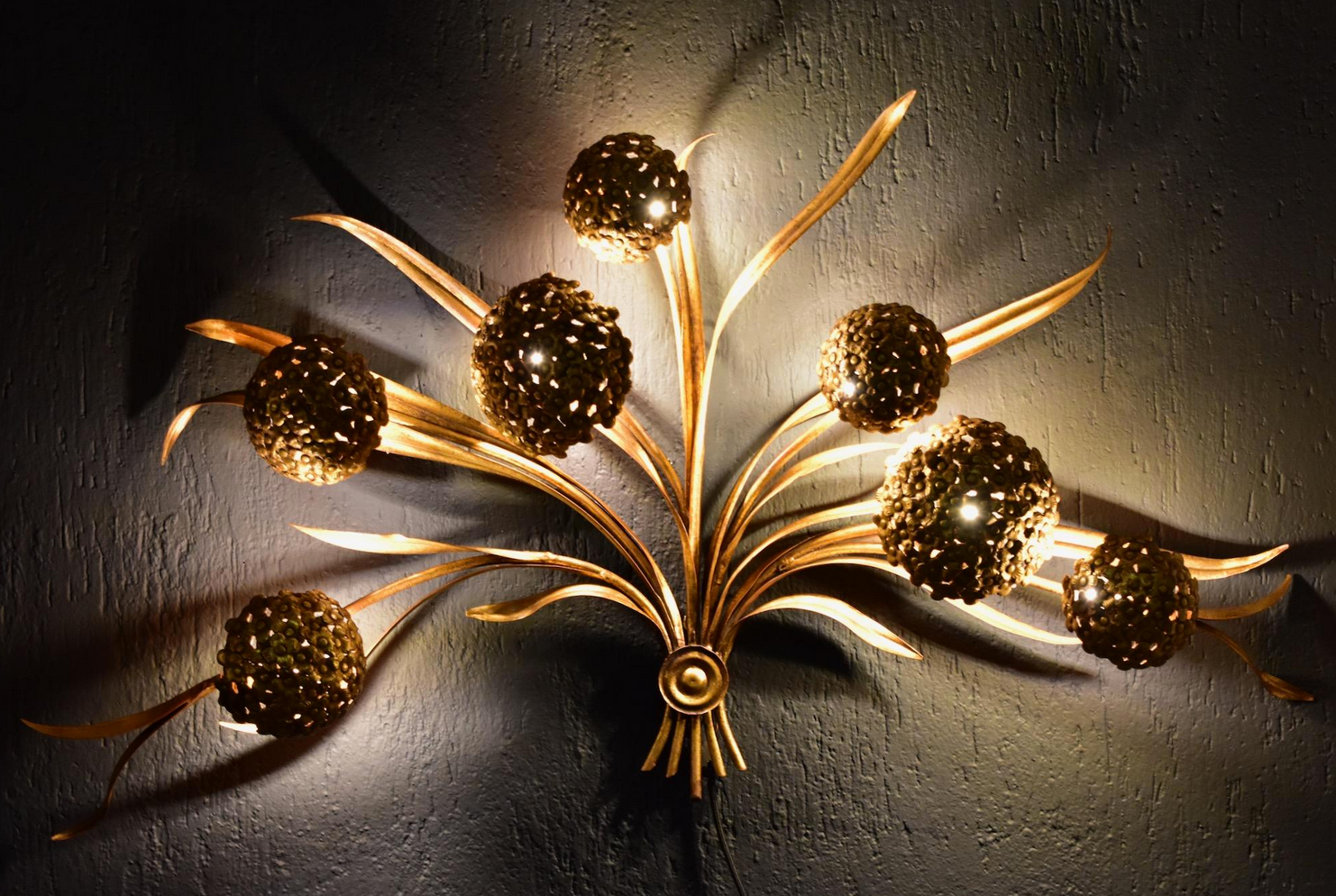 1960s hydrangea Palladio wall Sculpture Lamp Made in Italy