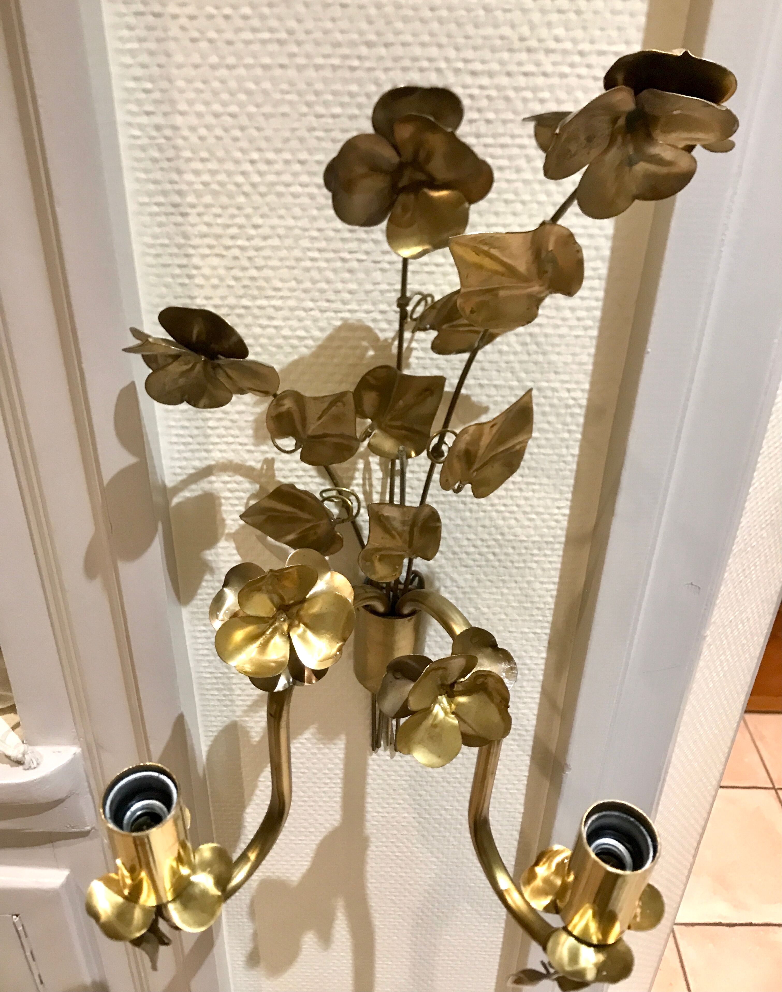 Paire d’appliques fleurs et feuilles laiton