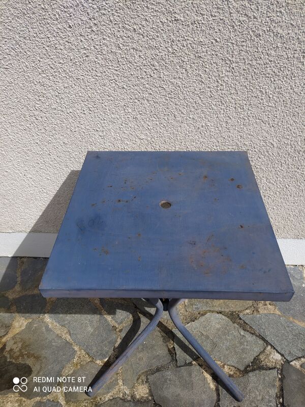Table guéridon Tolix bleu