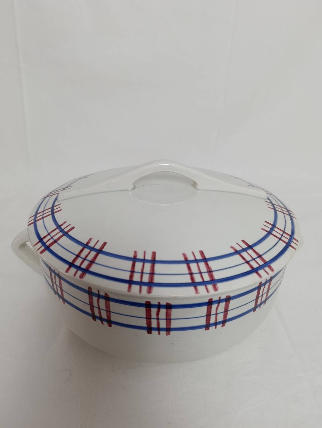 Soup tureen