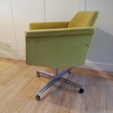 Joseph André Motte's swivel Prism chair for Steiner