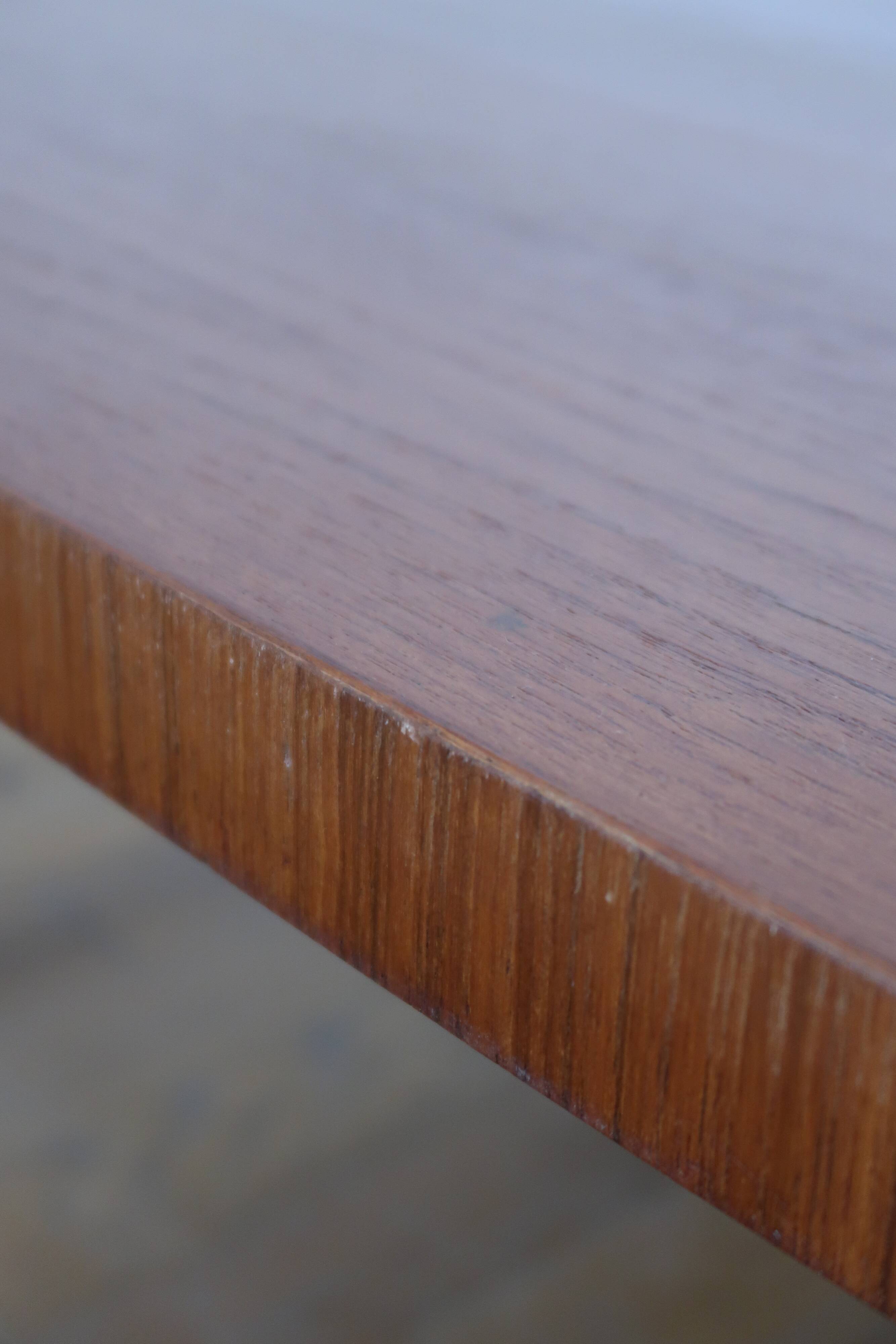 Large Scandinavian extendable coffee table