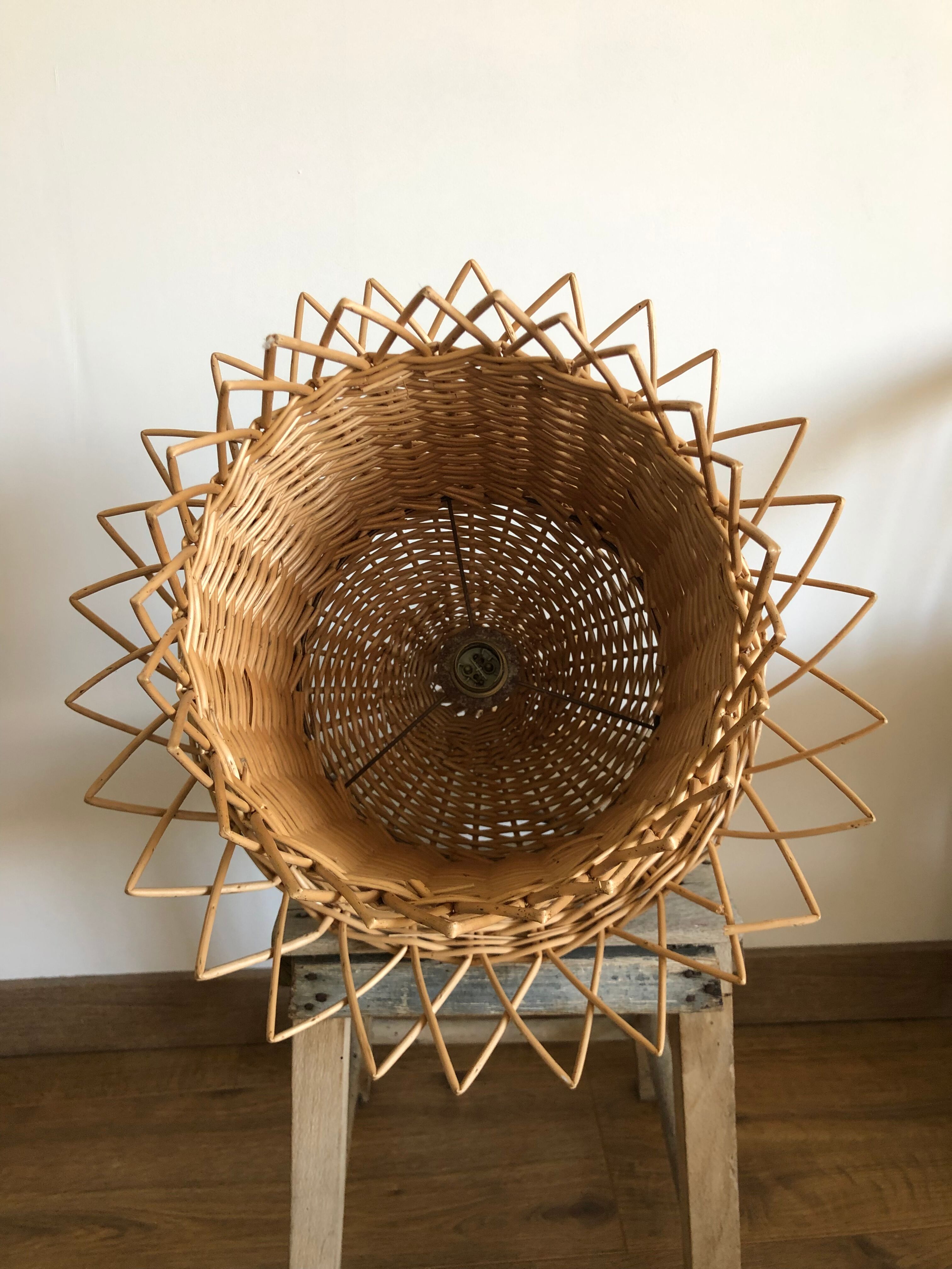 Wicker hanging lamp