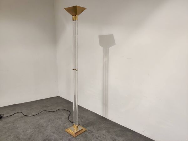 Lampadaire vintage en laiton et lucite, années 1970